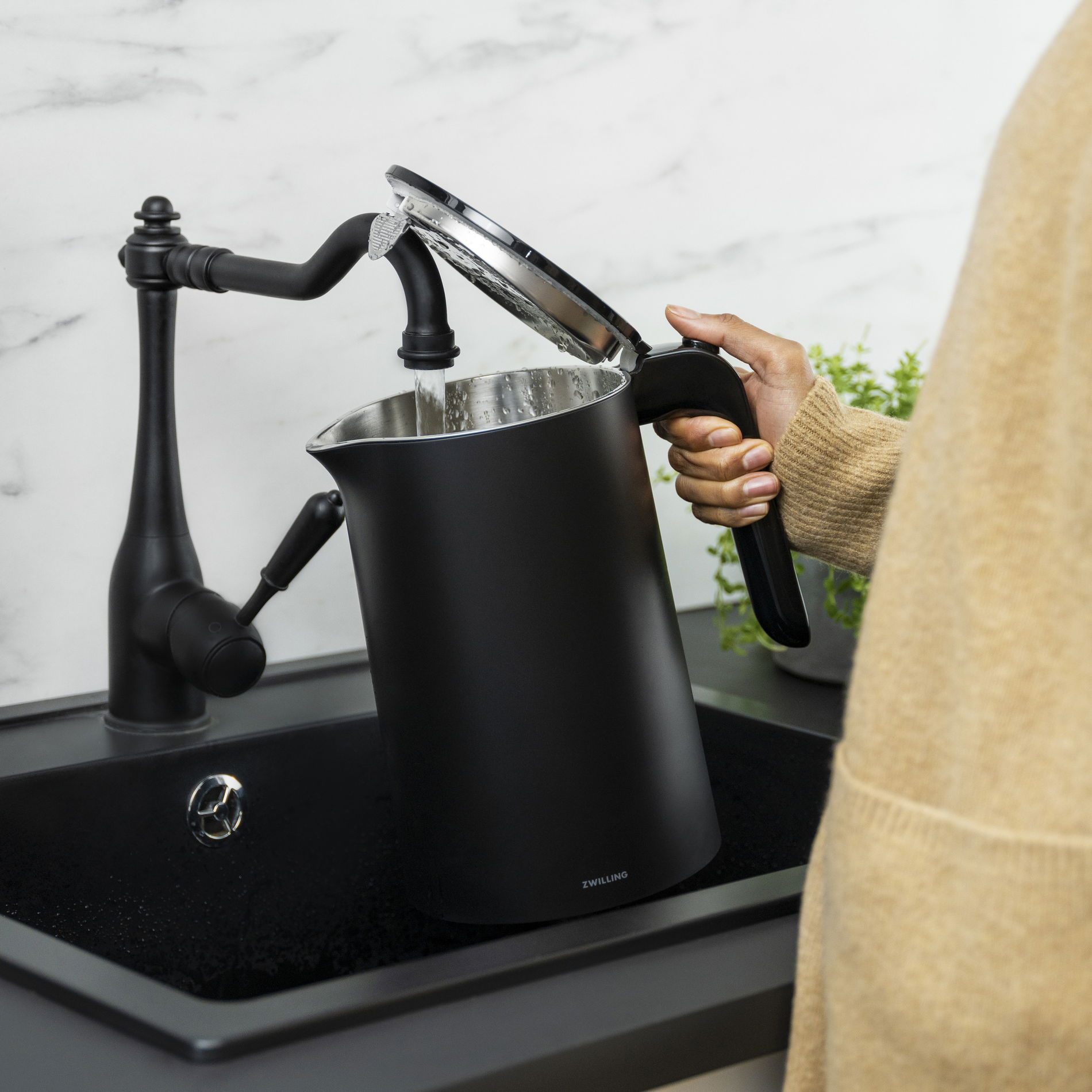 ZWILLING Enfinigy 1,5 l - elektrická bezdrátová rychlovarná konvice z nerezové oceli