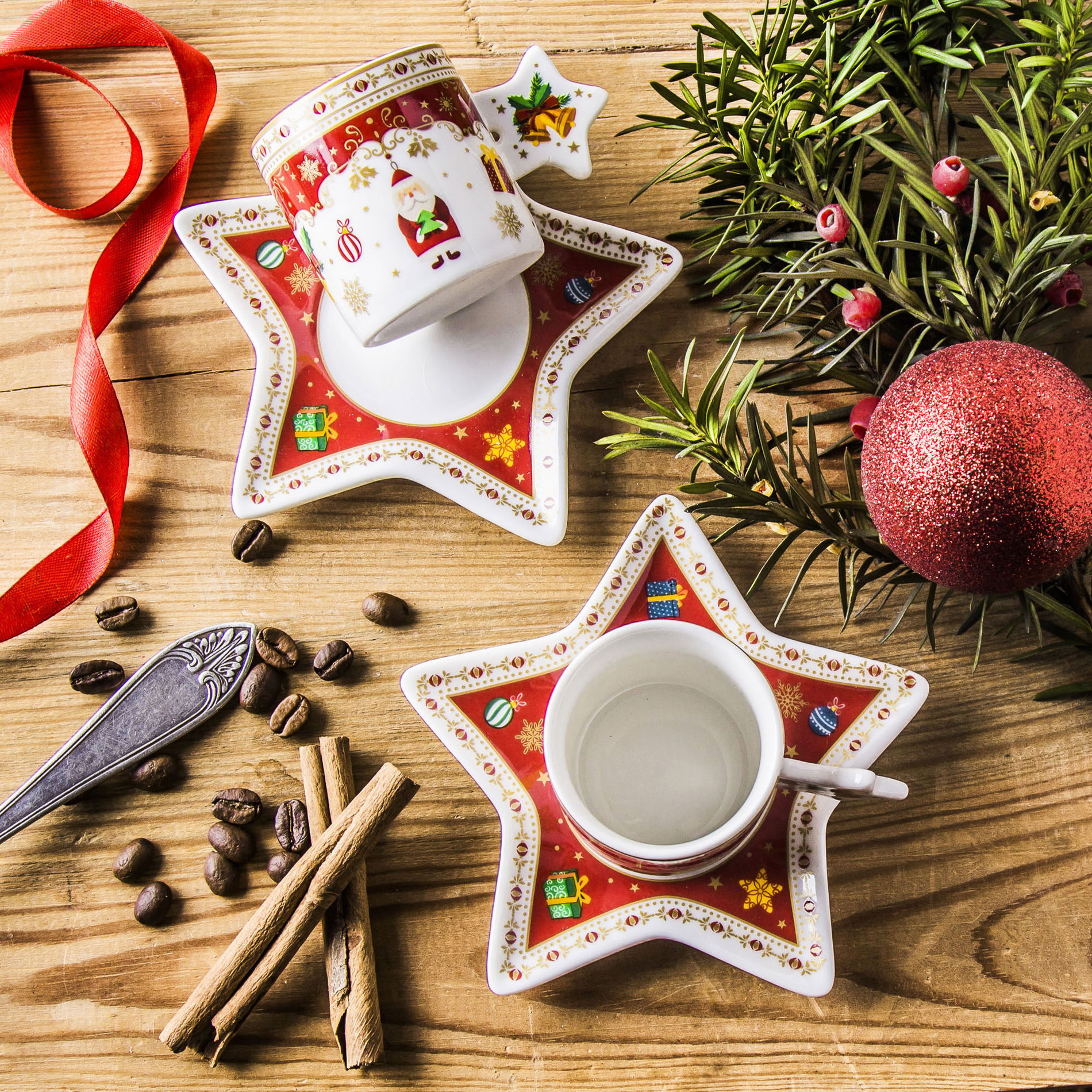 Porcelánové šálky na espresso s podšálky MAGICKÉ KULIČKY X-MASS BÍLÉ-ČERVENÉ 100 ml 2 ks