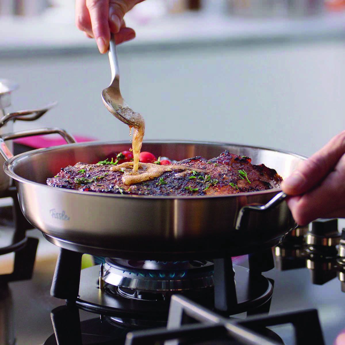 FISSLER Original Profi Collection 28 cm - nerezová pánvička s poklicí pro podávání