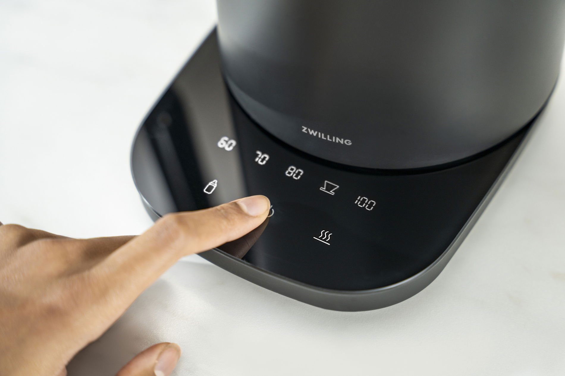 ZWILLING Enfinigy Pro 1,5 l čierny - bezdrôtový elektrický rýchlovarný kanvica z nehrdzavejúcej ocele s reguláciou teploty a pohármi