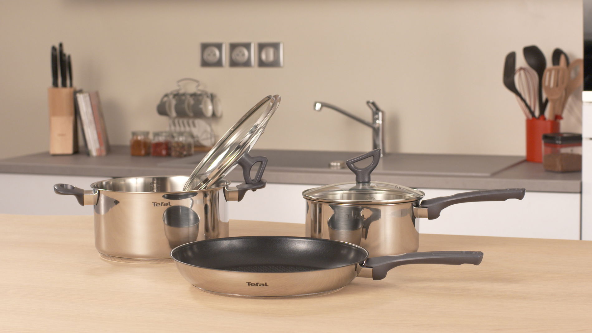 TEFAL Daily Cook 24 cm - titanová nepřilnavá pánev s teplotním senzorem pro smažení