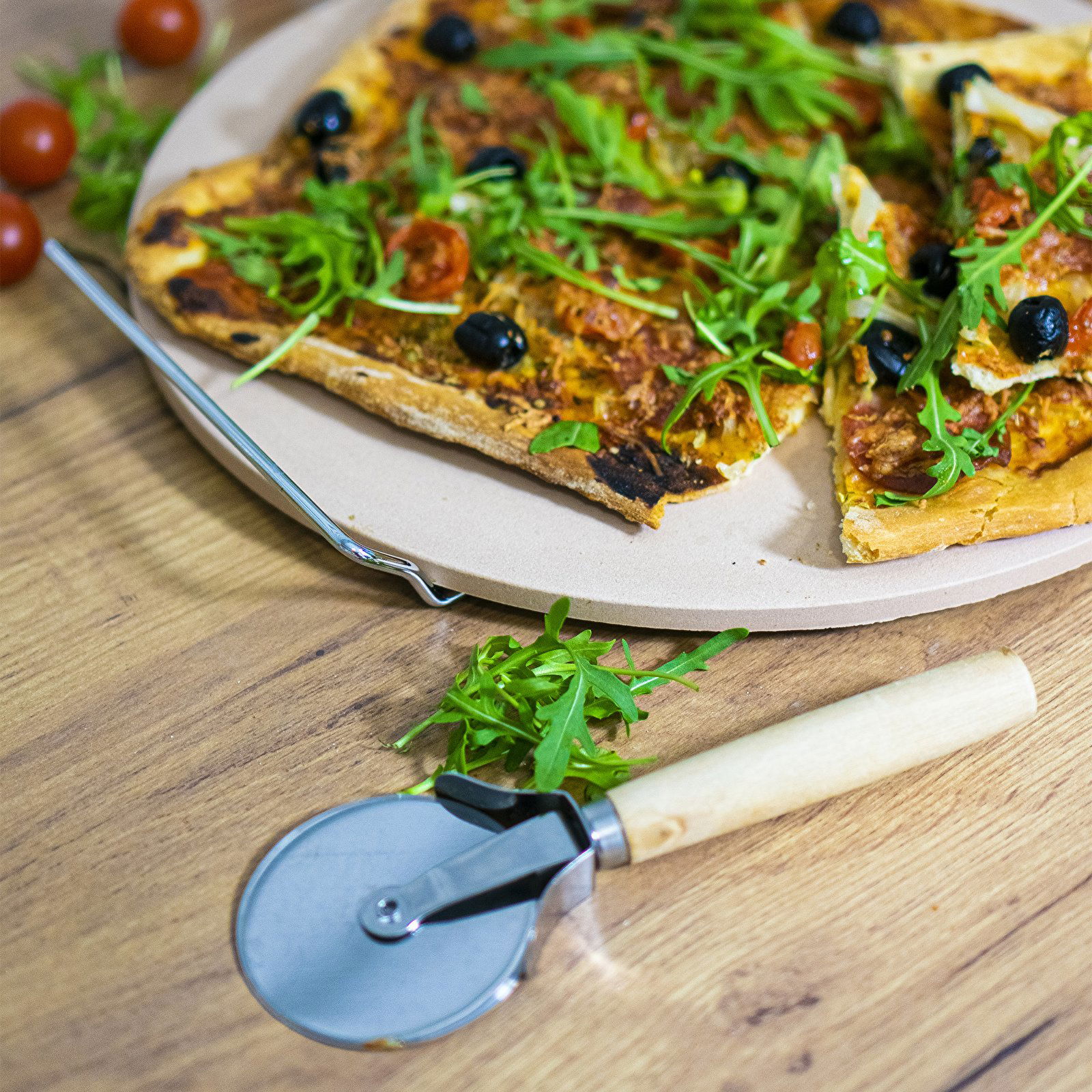 BROWIN 33 cm - kordieritový kámen na pizzu s držadlem a nožem