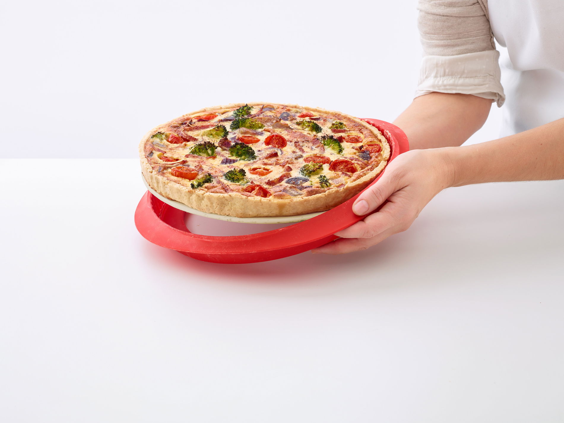 LEKUE Duo 28 cm červená - silikonová koláčová forma na pečení