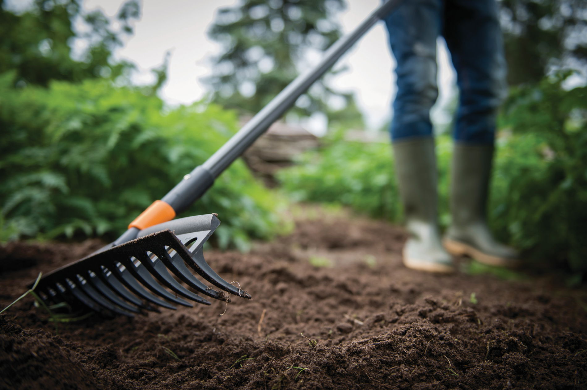FISKARS QuikFit Universal Rake čierne - univerzálne hrable