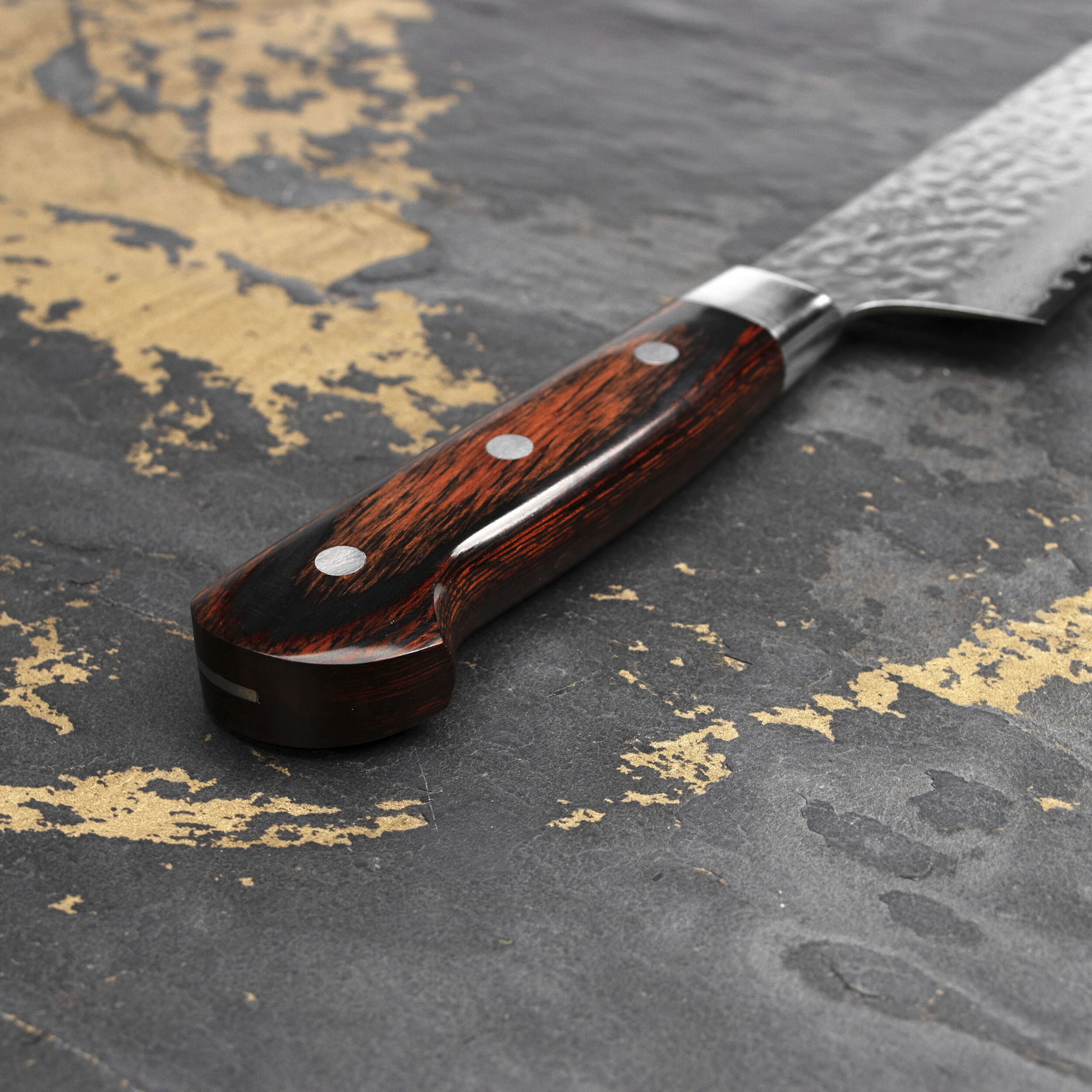 SAKAI TAKAYUKI Hammered 19 cm - japonský kuchařský nůž z damascénské oceli