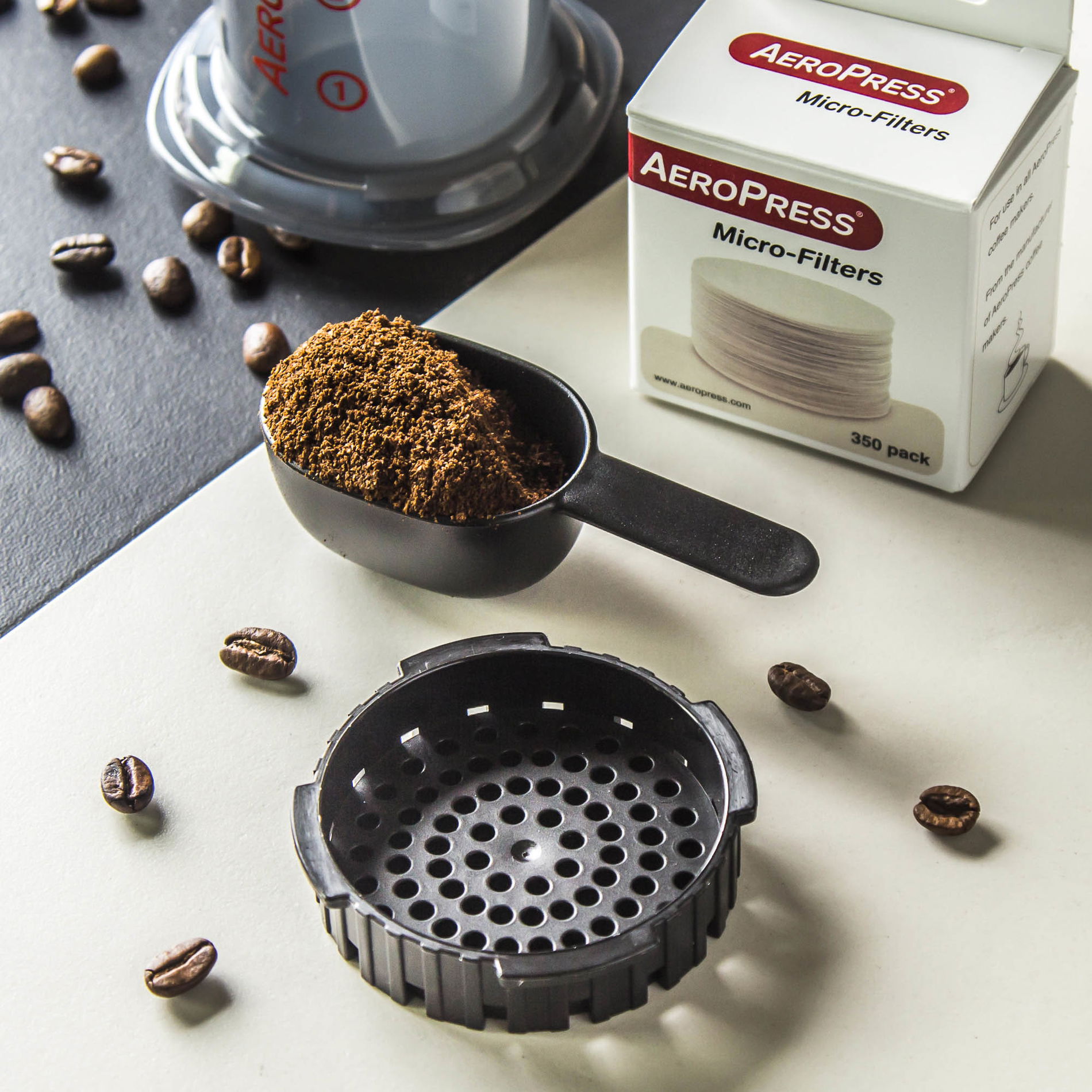 AEROPRESS Go 237 ml černá - plastový kávovar s šálkem