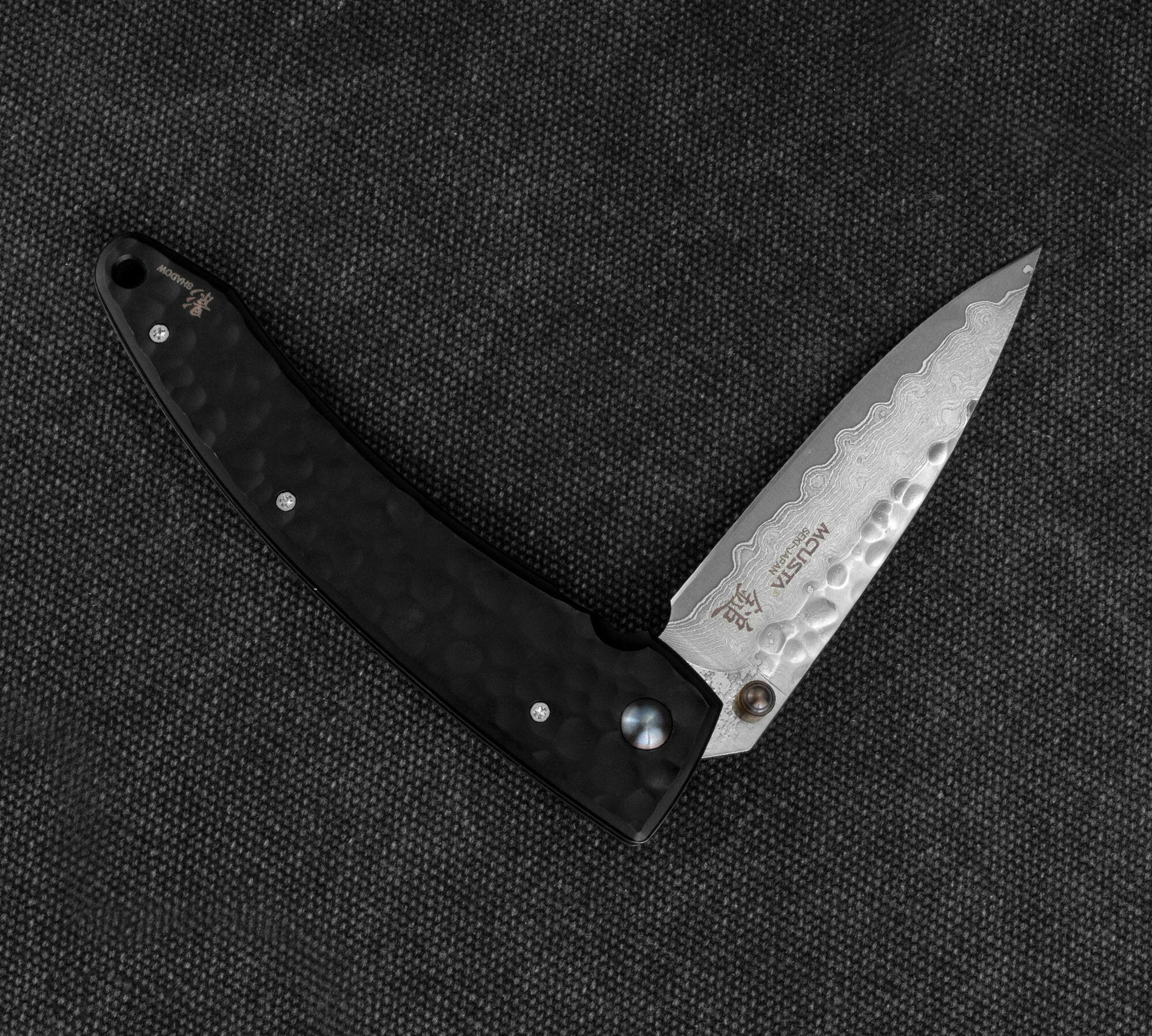 MCUSTA Forge Black Damascus 8,5 cm - japoński nóż survivalowy składany ze stali damasceńskiej
