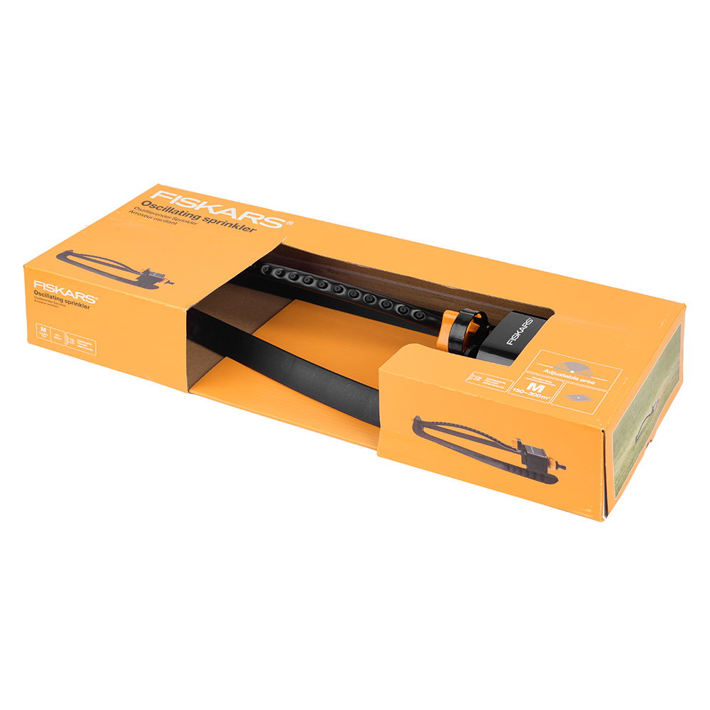 FISKARS Sprinkler M čierny - záhradný kyvadlový zavlažovač na trávnik