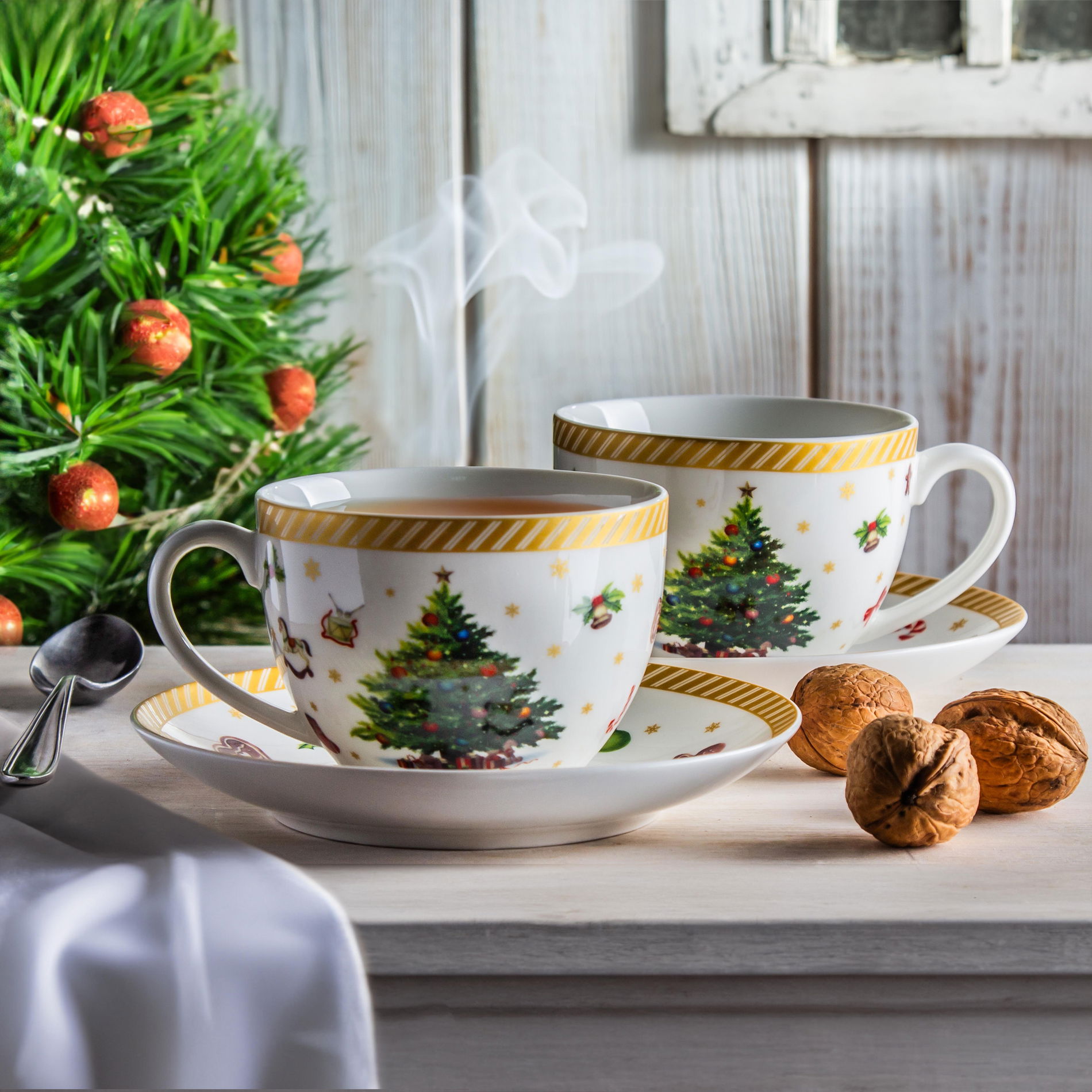 Porcelánové šálky na kávu a čaj s podšálky DUO CHRISTMAS TREE 280 ml 2 ks.