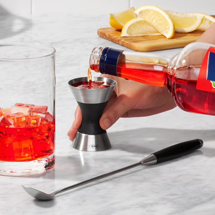 OXO Good Grips 30/50 ml - dvoustranná nerezová barová mírka pro alkohol