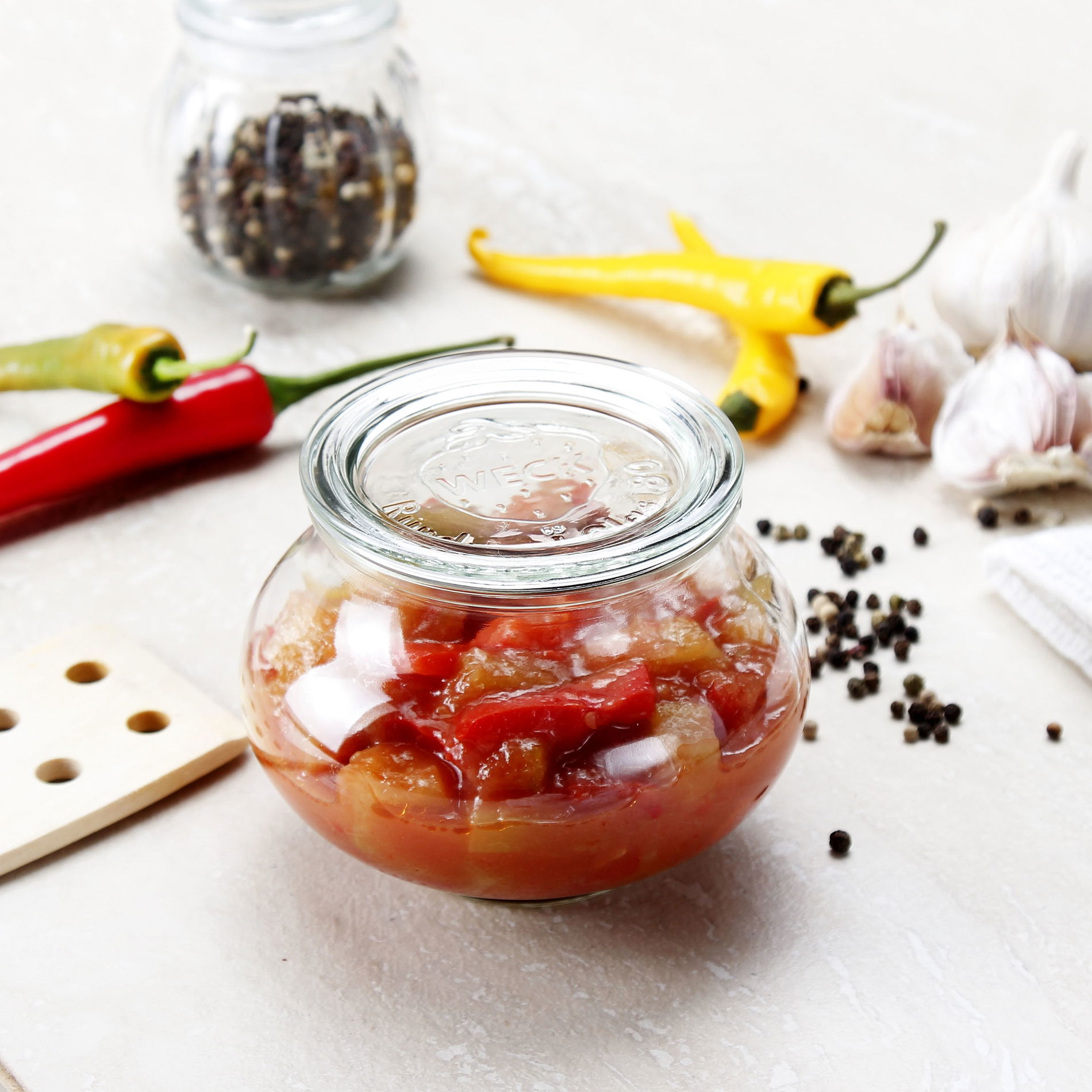 WECK Sklenený zavárací pohár 0,56 l - sklenený zavárací pohár na zaváraniny typu wek s viečkom
