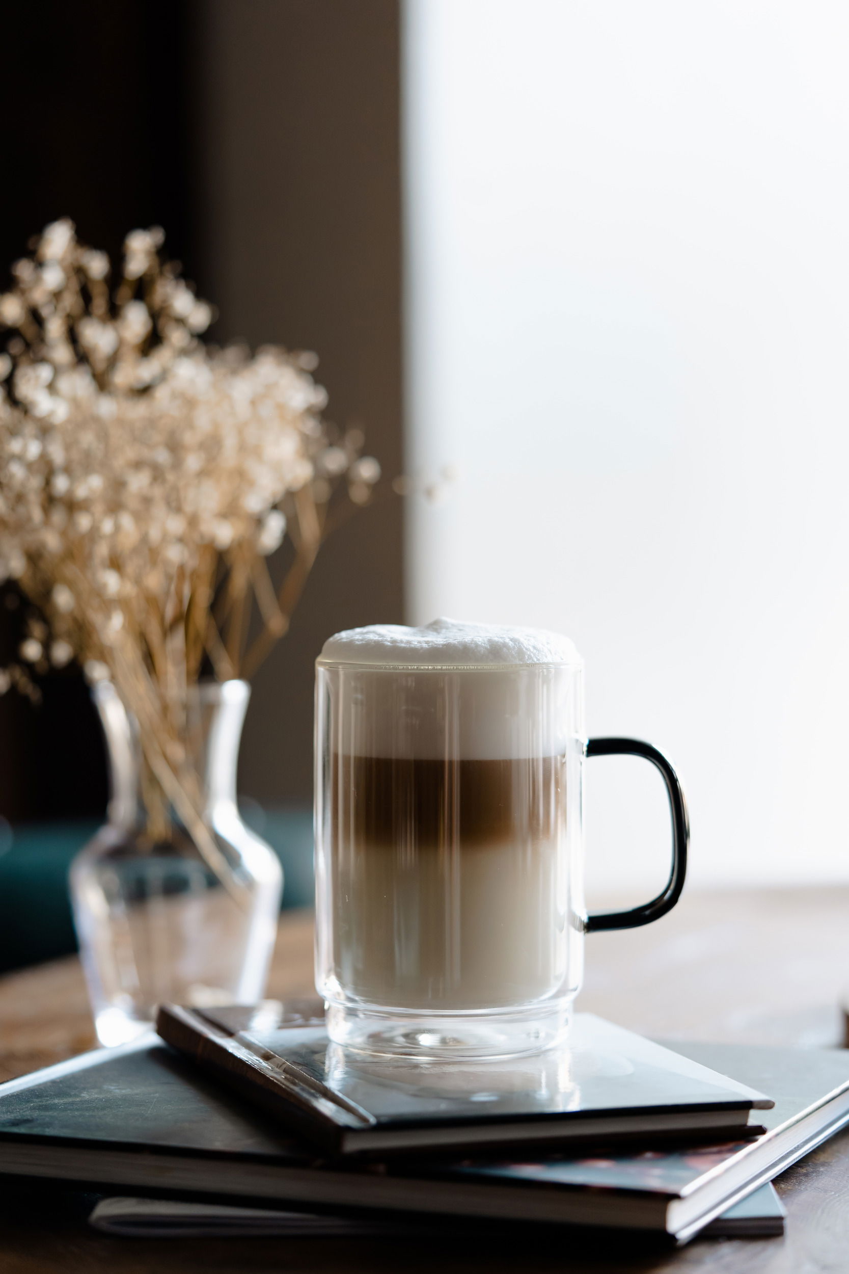 VIALLI DESIGN Carbon 350 ml 2 ks. - dvoustěnné termální sklenice na latté sklo