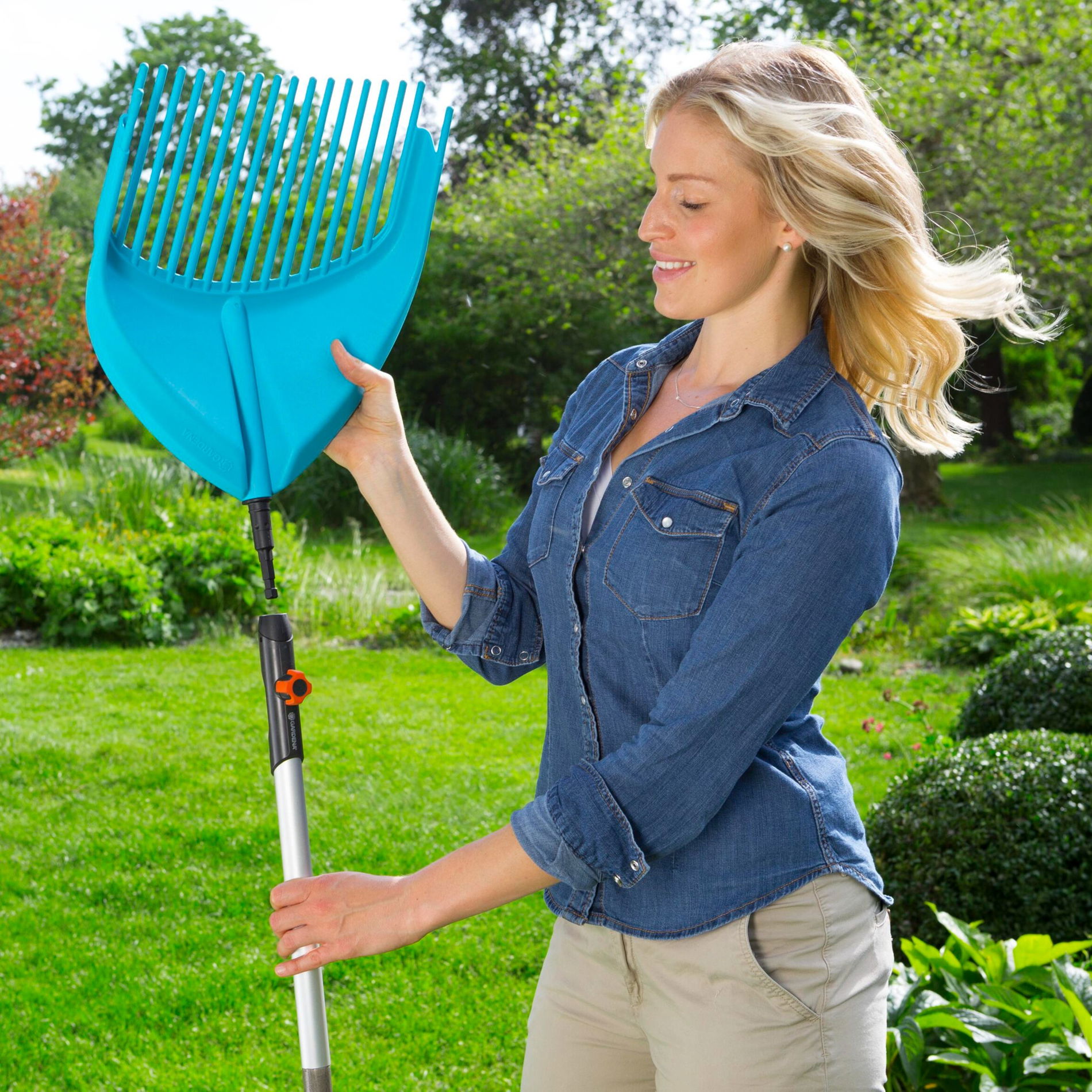 GARDENA Combisystem Leaf Shovel tyrkysová - lopata na lístie