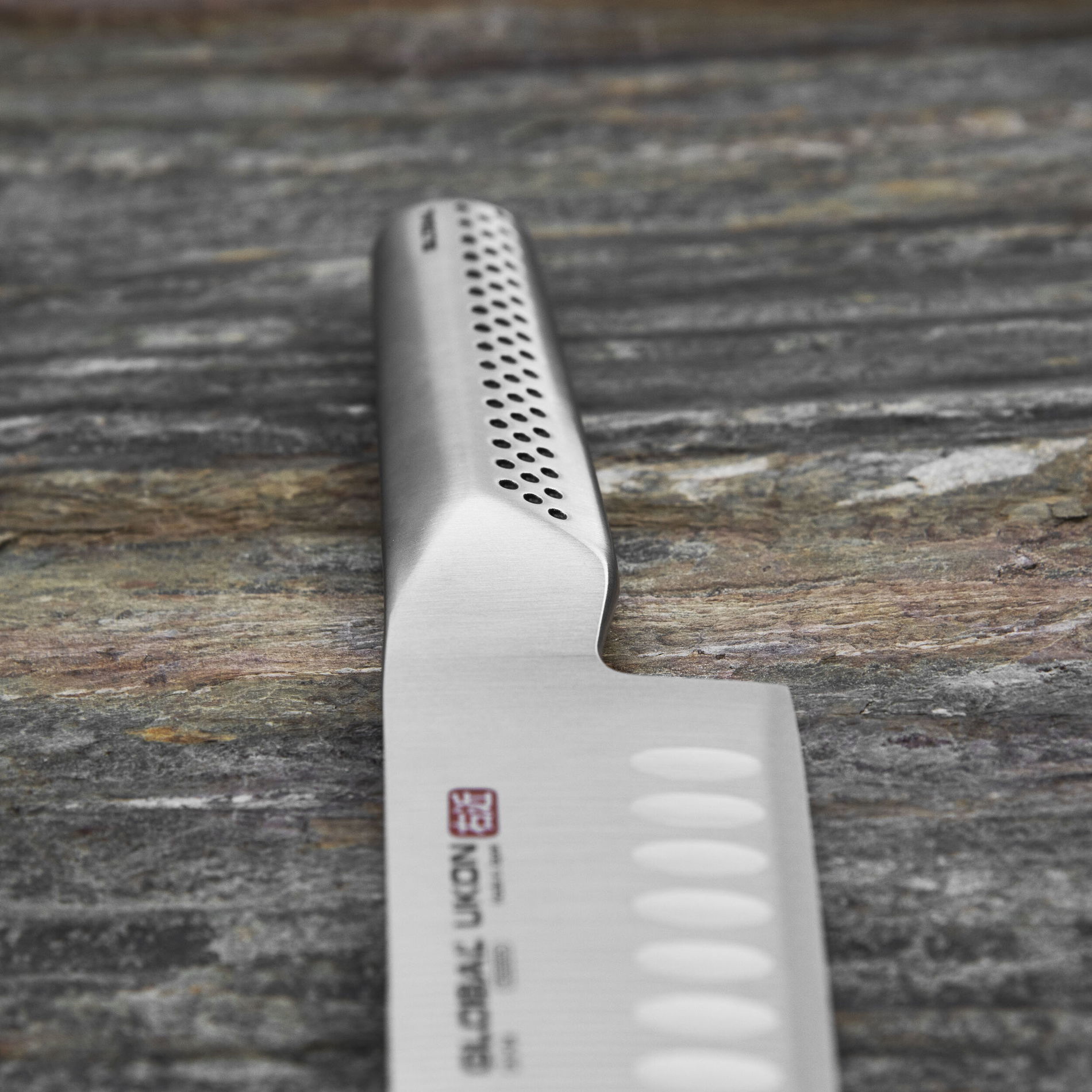 GLOBAL Ukon 18,5 cm - japonský nôž Santoku z nerezovej ocele