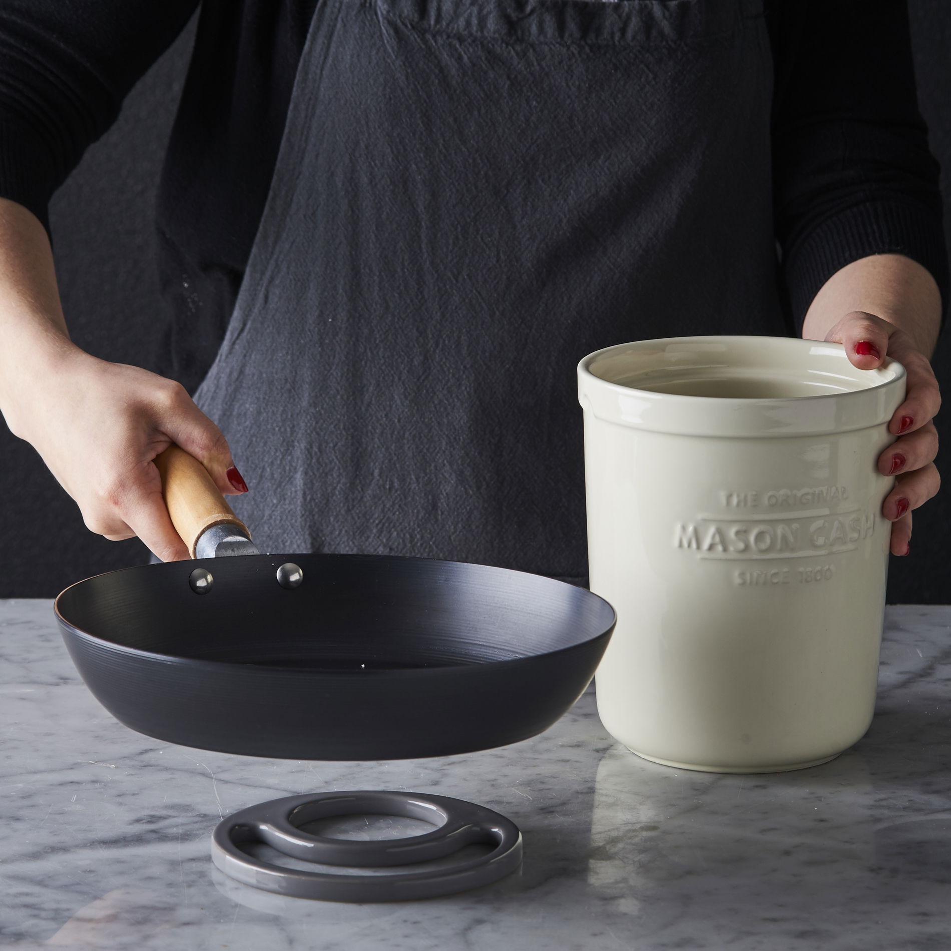 MASON CASH Innovative Kitchen biely - keramický držiak na kuchynské pomôcky