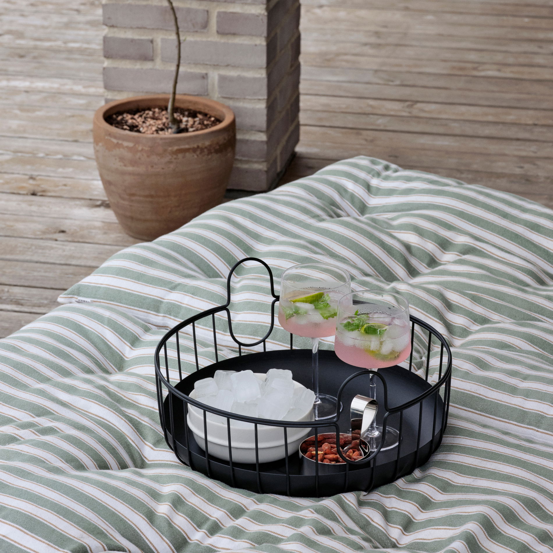 ZONE DENMARK Inu 38 cm - drátěný úložný koš / dekorativní podnos