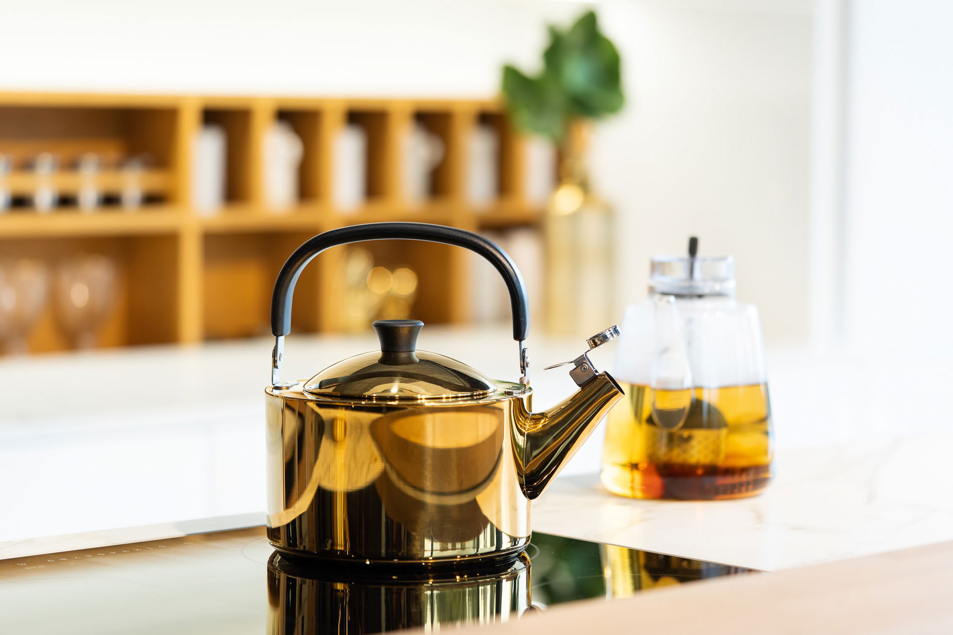 VIALLI DESIGN Diamante 1,5 l - czajnik ze stali nierdzewnej z gwizdkiem