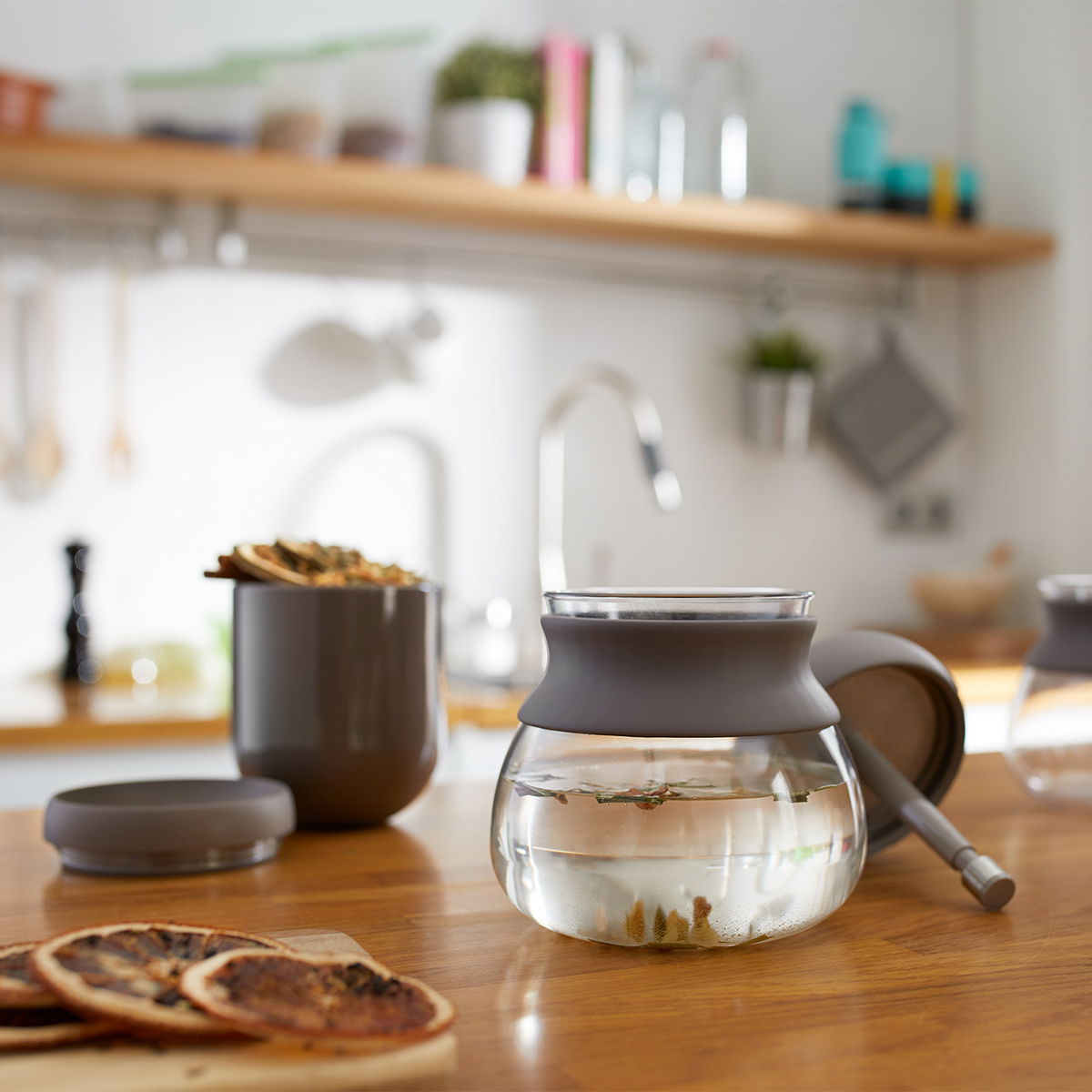 LEKUE Calm At Home - sklenená čajová konvička s šálkami a nádobou