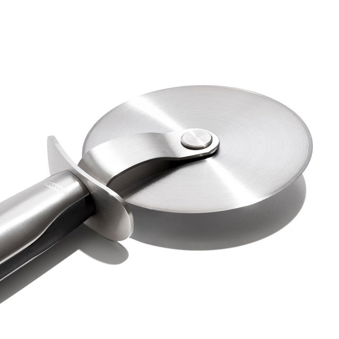 OXO Steel 22,8 cm - nůž na krájení pizzy z nerezové oceli