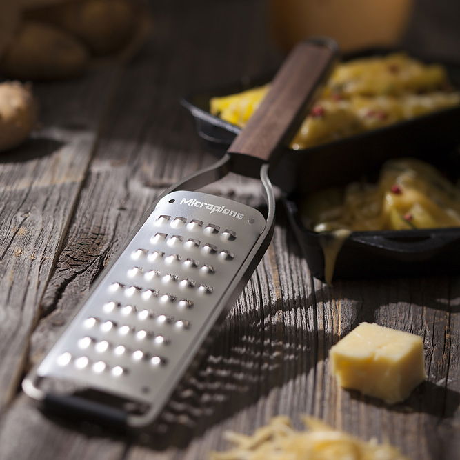 MICROPLANE Master Extra Coarse - tarka kuchenna ręczna do sera i czekolady ze stali nierdzewnej