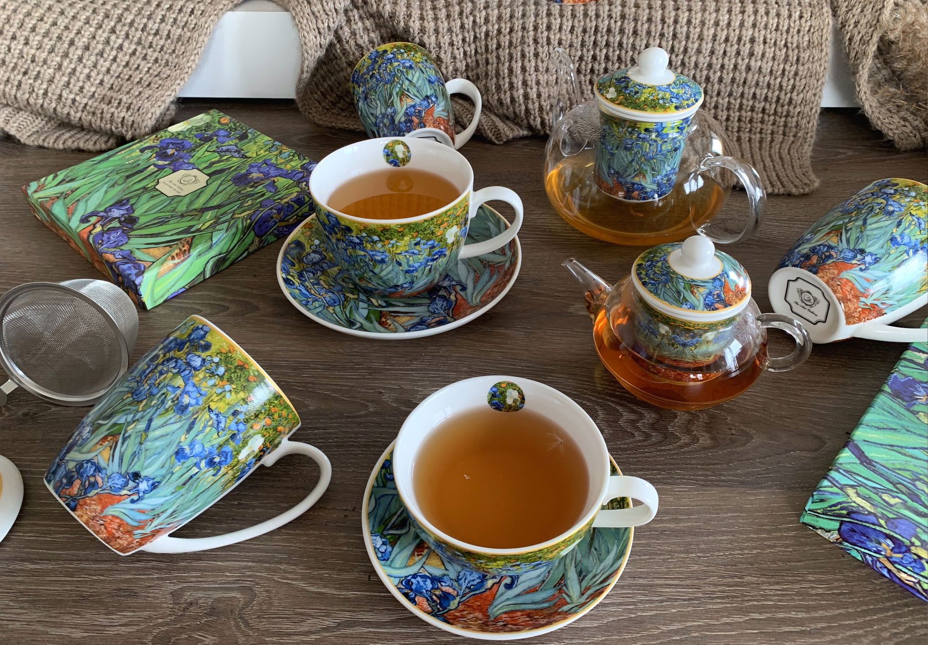 Porcelánový šálek na kávu a čaj s podšálkem DUO ART GALLERY IRISES BY V. VAN GOGH 270 ml