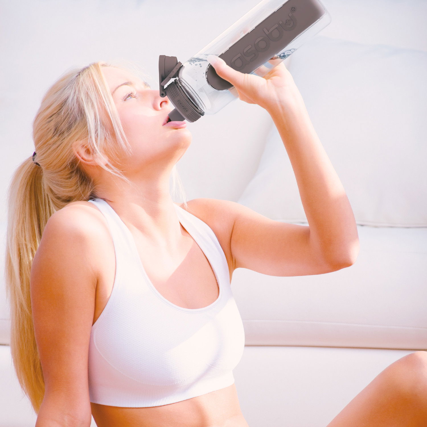 ASOBU Electrolyte Black 1,2 l - tritanová fľaša na vodu s kontajnermi na elektrolyty a doplnky