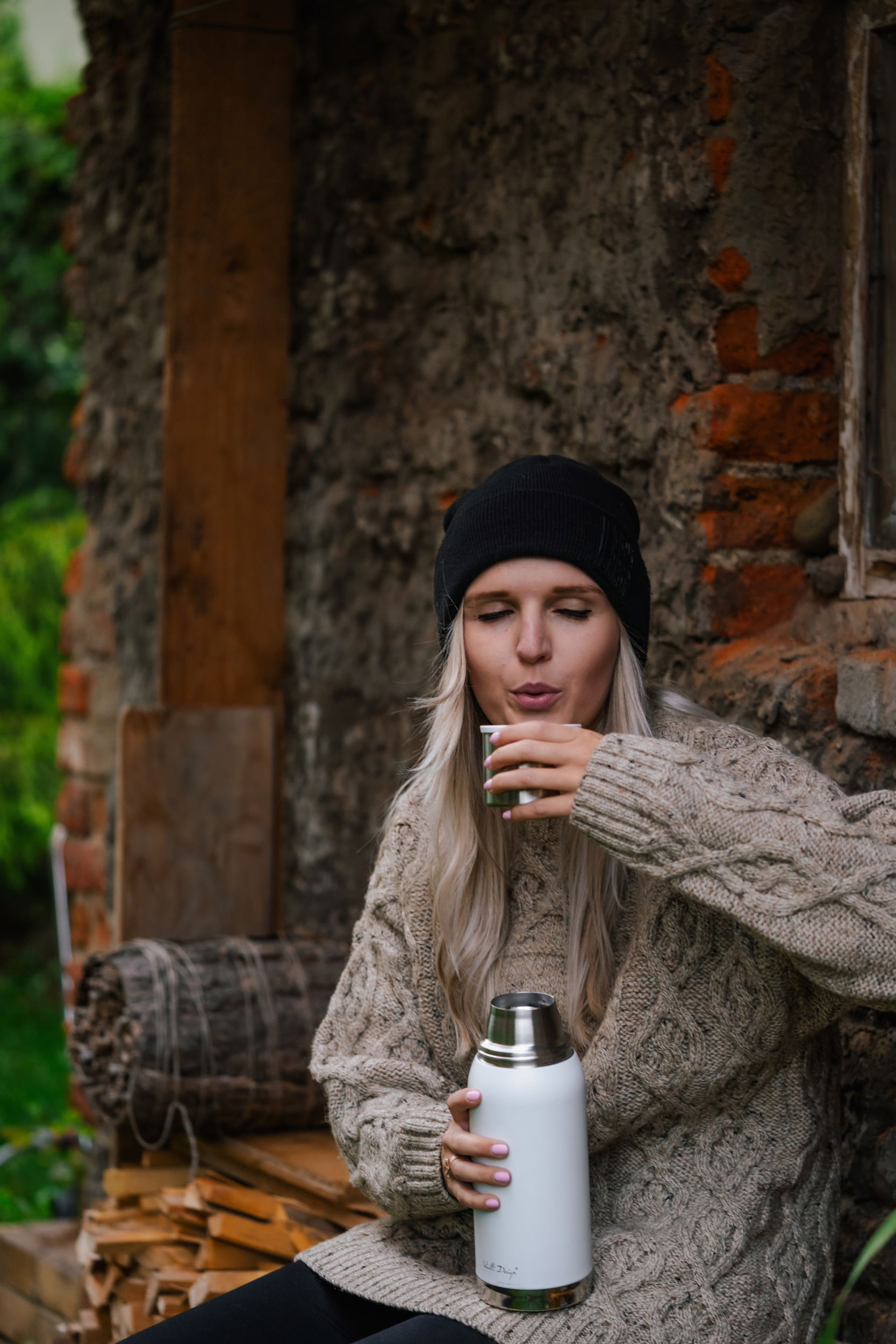 VIALLI DESIGN Fuori 1 l bílá – nerezová, vakuová termoska na čaj a kávu