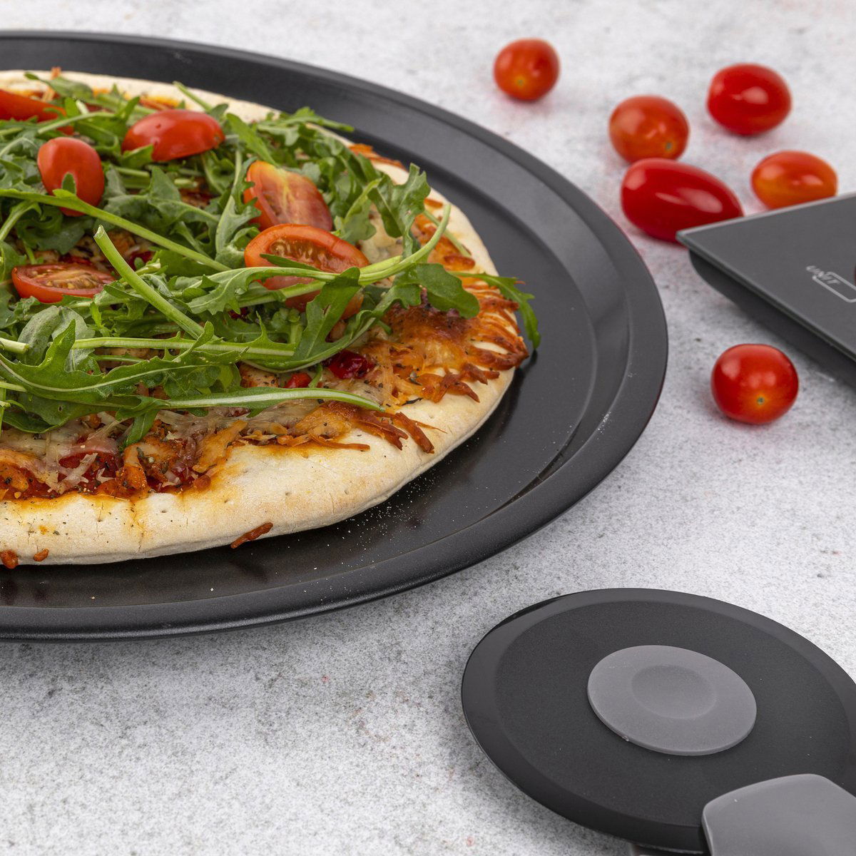 Plech na pizzu z uhlíkové oceli FLORINA LIKORIS ČERNÁ 33 cm