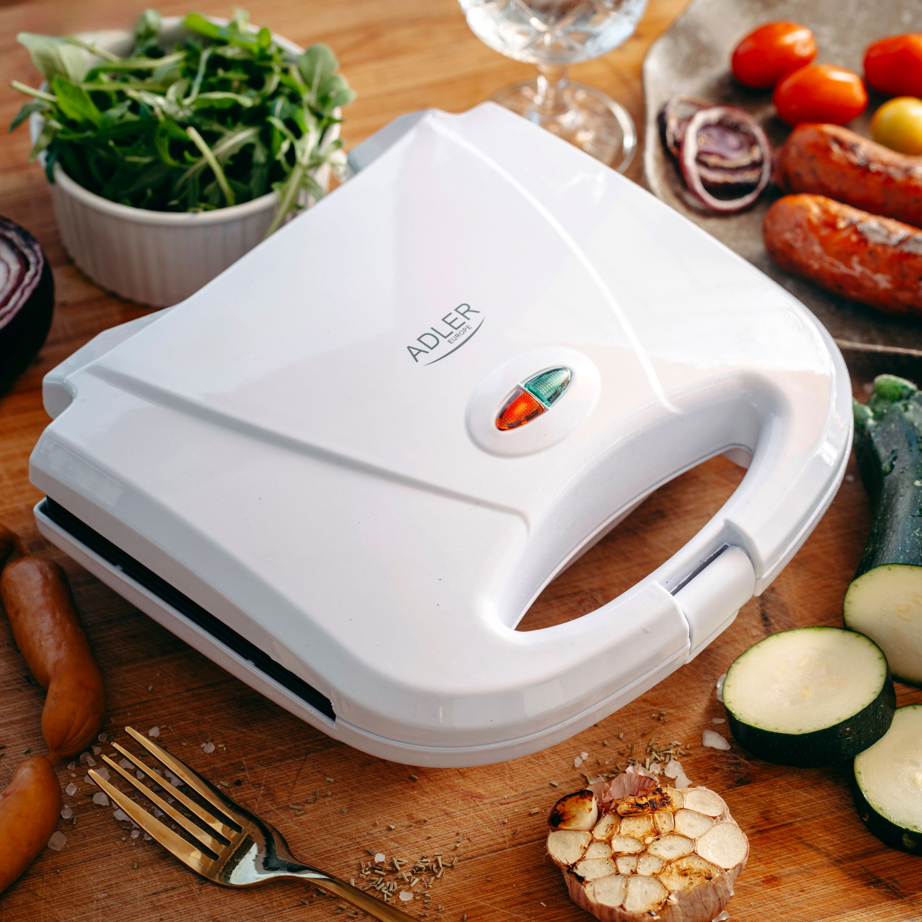 ADLER AD 3072 700 W - elektrický toustovač / gril