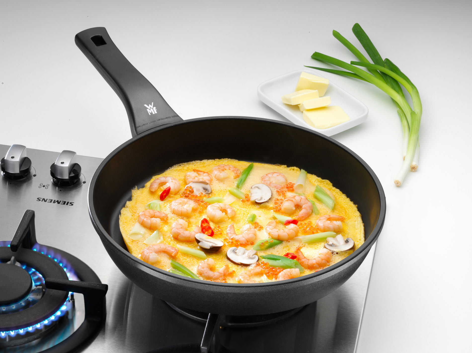 WMF PermaDur Premium 28 cm černá - nepřilnavá pánev