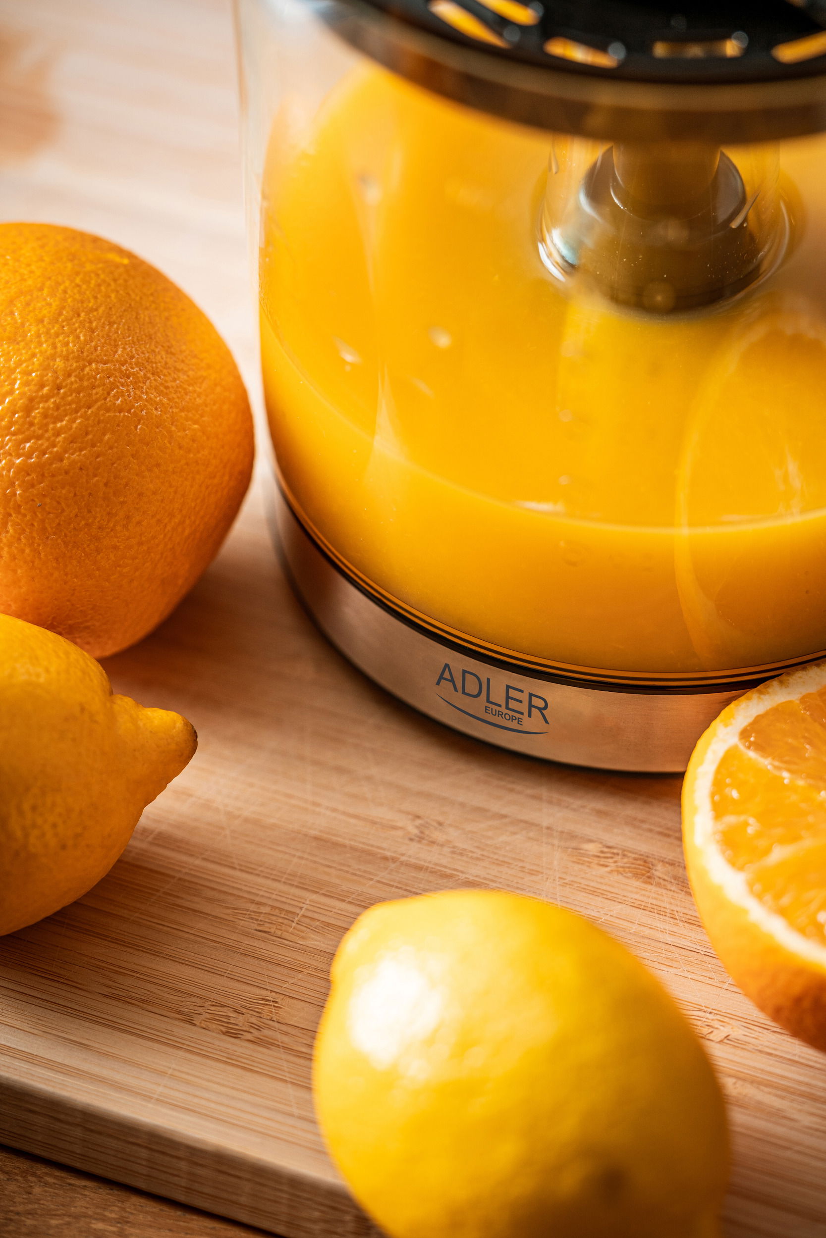 ADLER AD 4012 60 W - elektrický citrusový odšťavovač