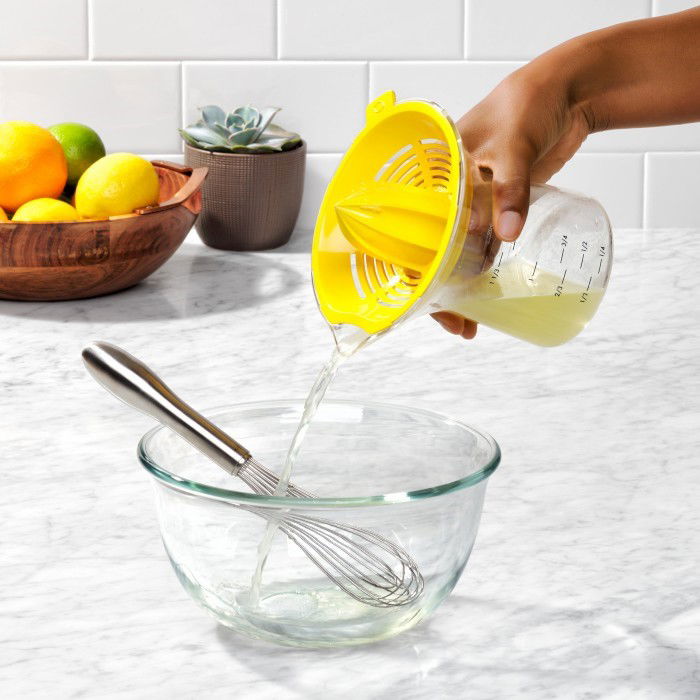OXO Good Grips - citrusový lis