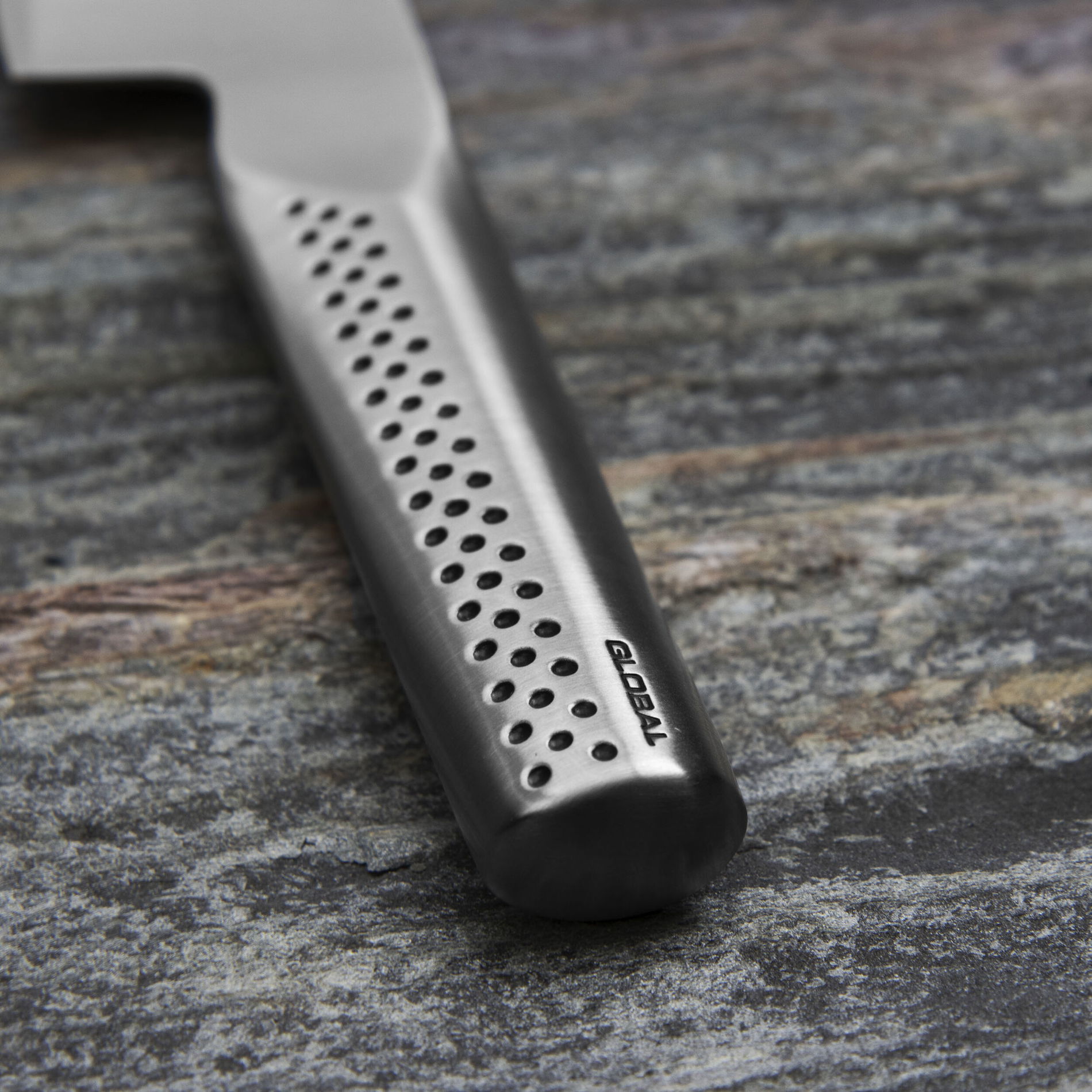 GLOBAL Ukon 18,5 cm - japonský nôž Santoku z nerezovej ocele
