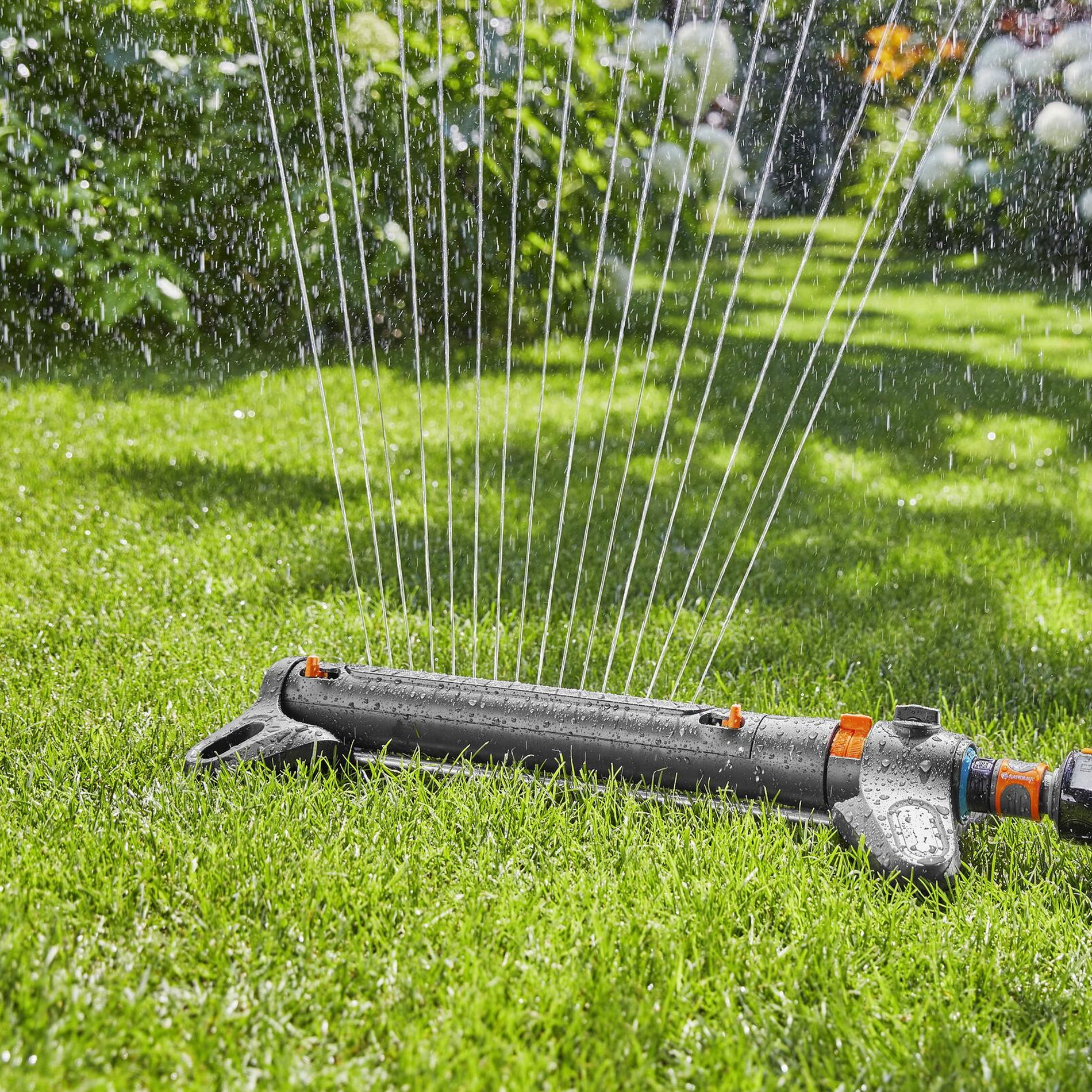 GARDENA Aquazoom S čierny - záhradný zavlažovač na trávnik