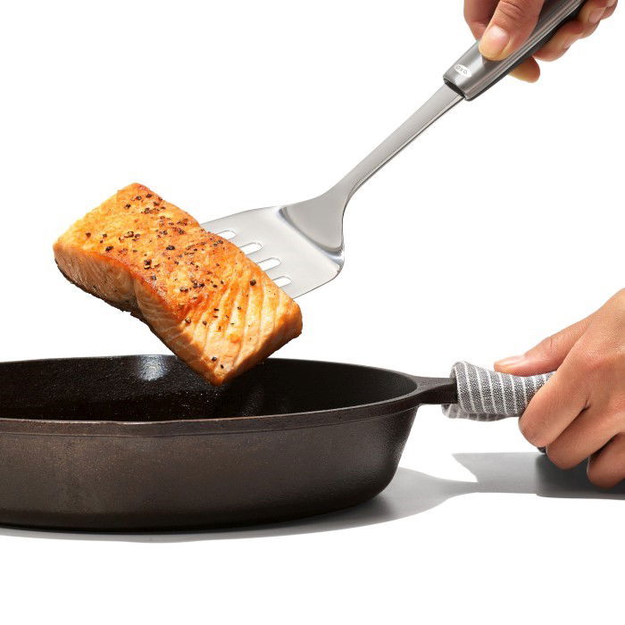 OXO Steel 33 cm - kuchyňská obracečka s otvory z nerezové oceli