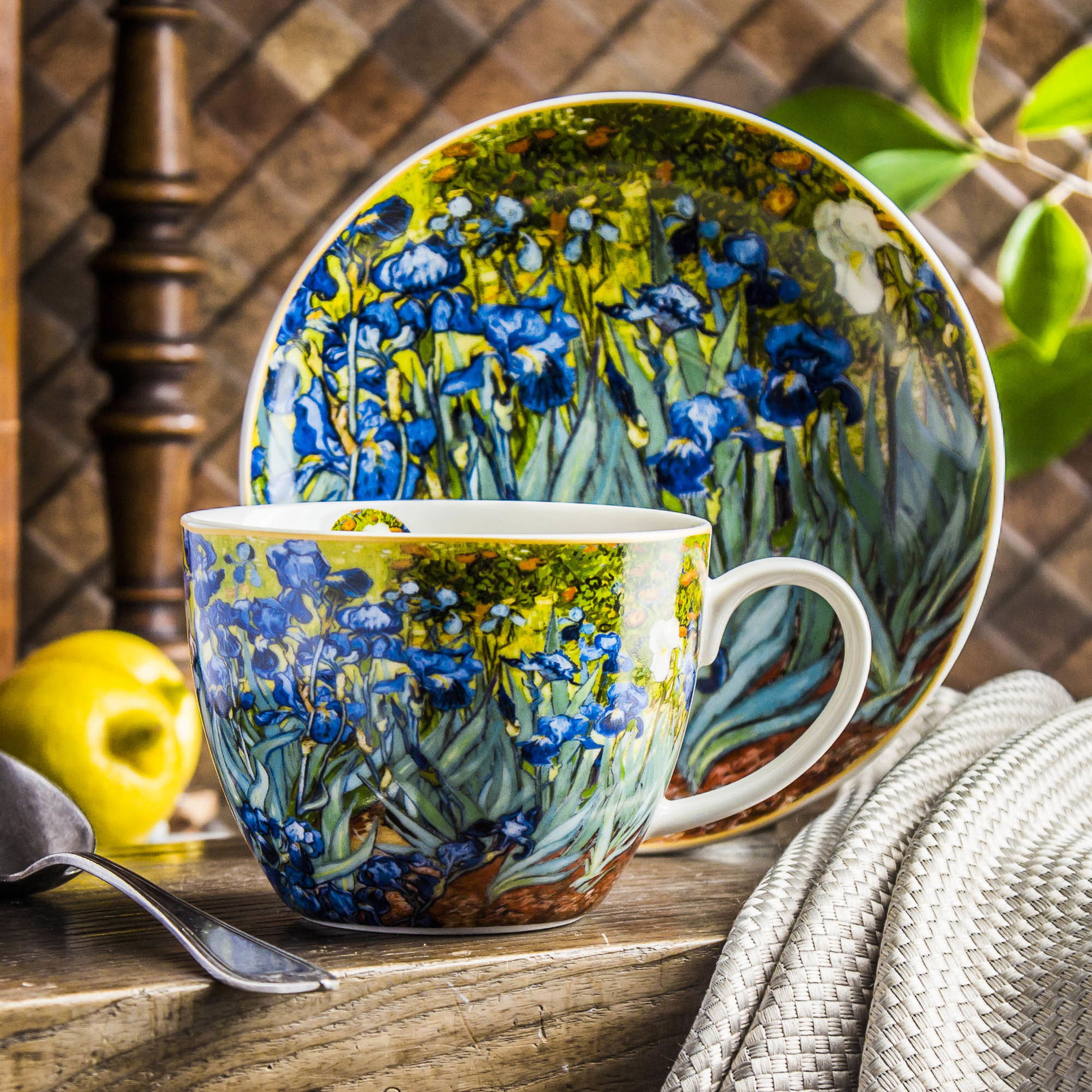 Porcelánový šálek na kávu a čaj s podšálkem DUO ART GALLERY IRISES BY V. VAN GOGH 470 ml