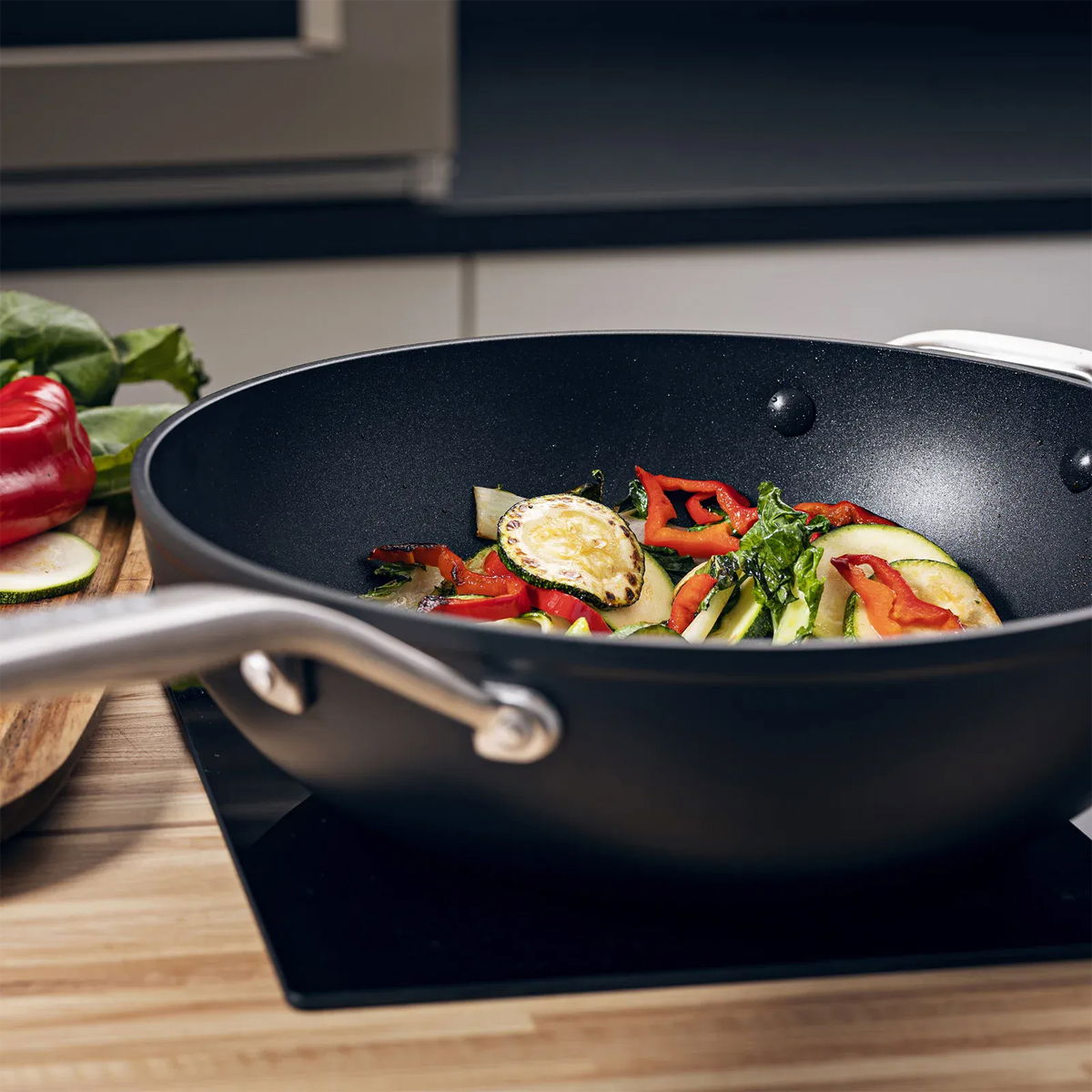 KITCHENAID Kovový tvrzený hliník 30 cm - keramická pánev / wok