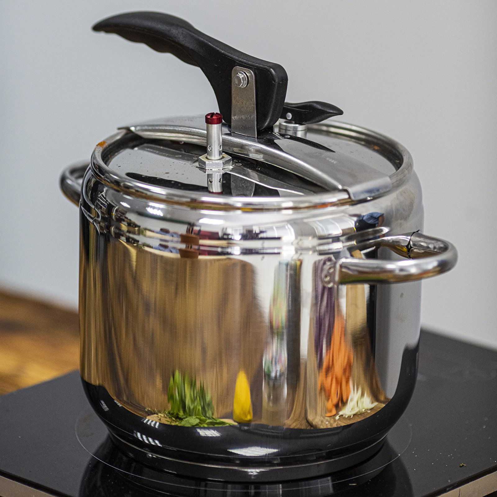 BROWIN Pressure Cooker 5 l - tlakový hrnec  z nerezové oceli