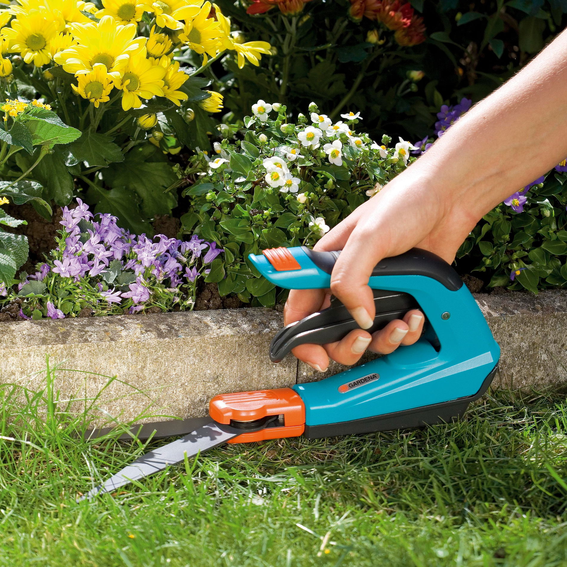 GARDENA Comfort tyrkysové - oceľové otáčacie nožnice na trávu