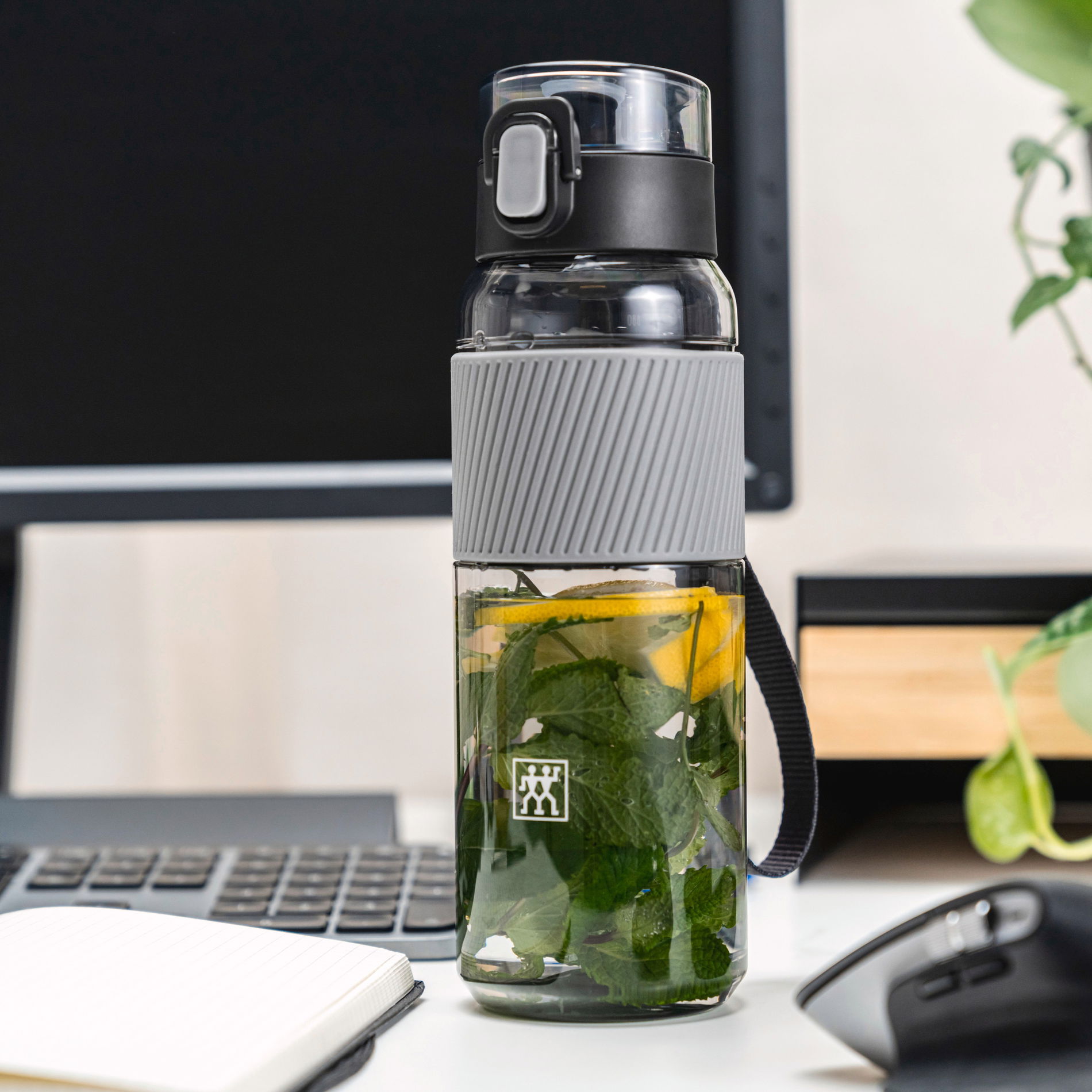 ZWILLING Bottle 0,68 l - tritanová fľaša na vodu a nápoje