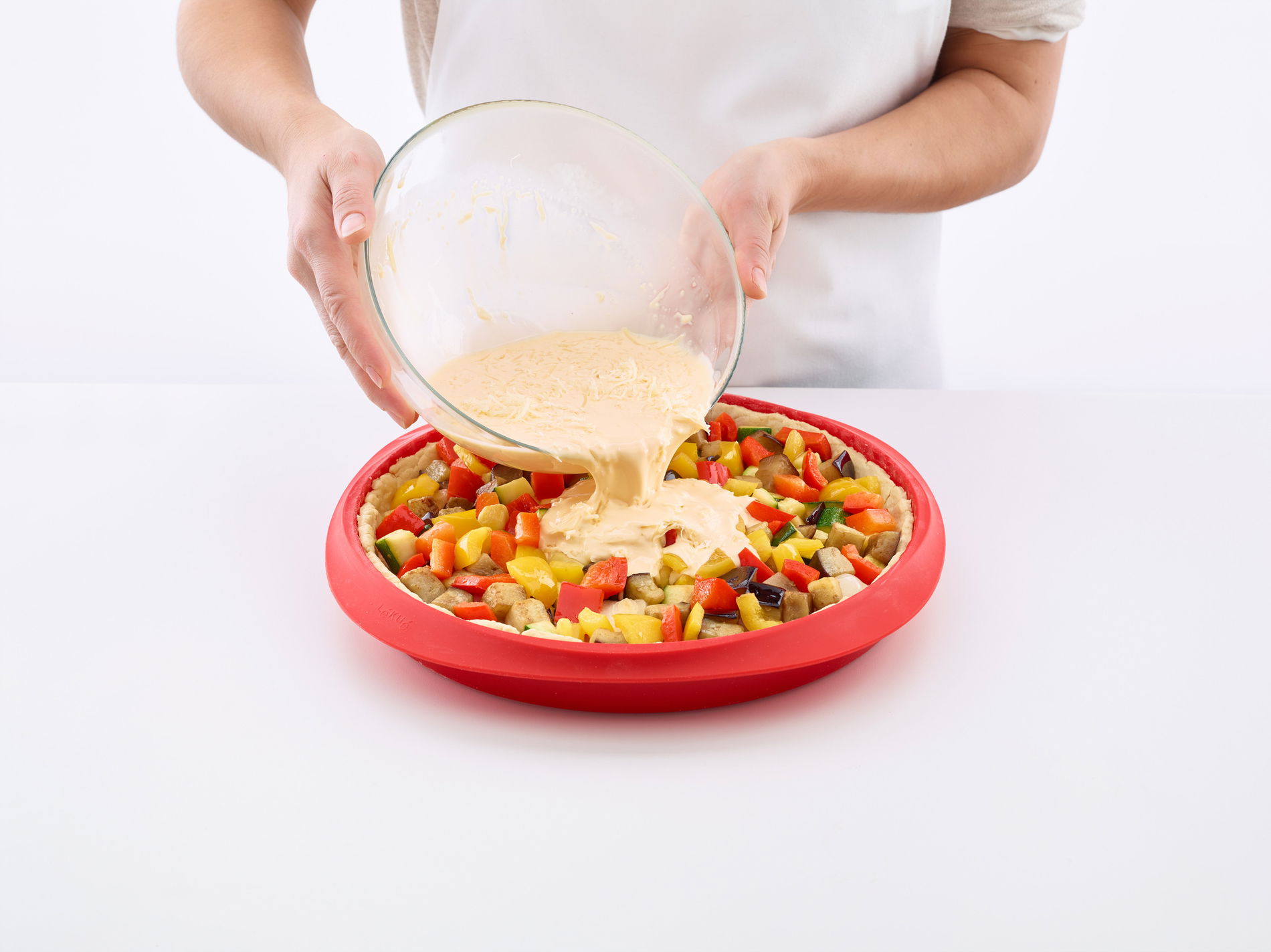 LEKUE Duo 28 cm červená - silikonová koláčová forma na pečení