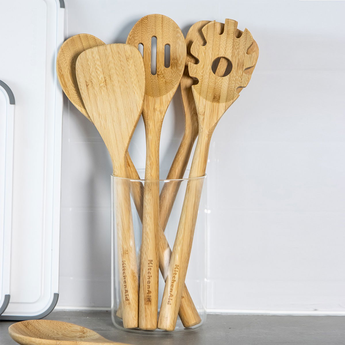 KITCHENAID Classic Bamboo 32,5 cm - drevená kuchynská lopatka s otvormi