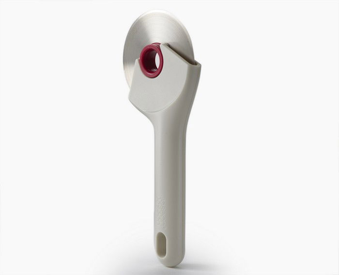 JOSEPH JOSEPH Ringo 21,6 cm - nůž na krájení pizzy z nerezové oceli