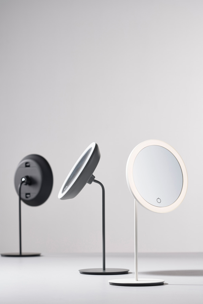 ZONE DENMARK Zvětšovací kosmetické zrcátko Comfort 18 cm s osvětlením