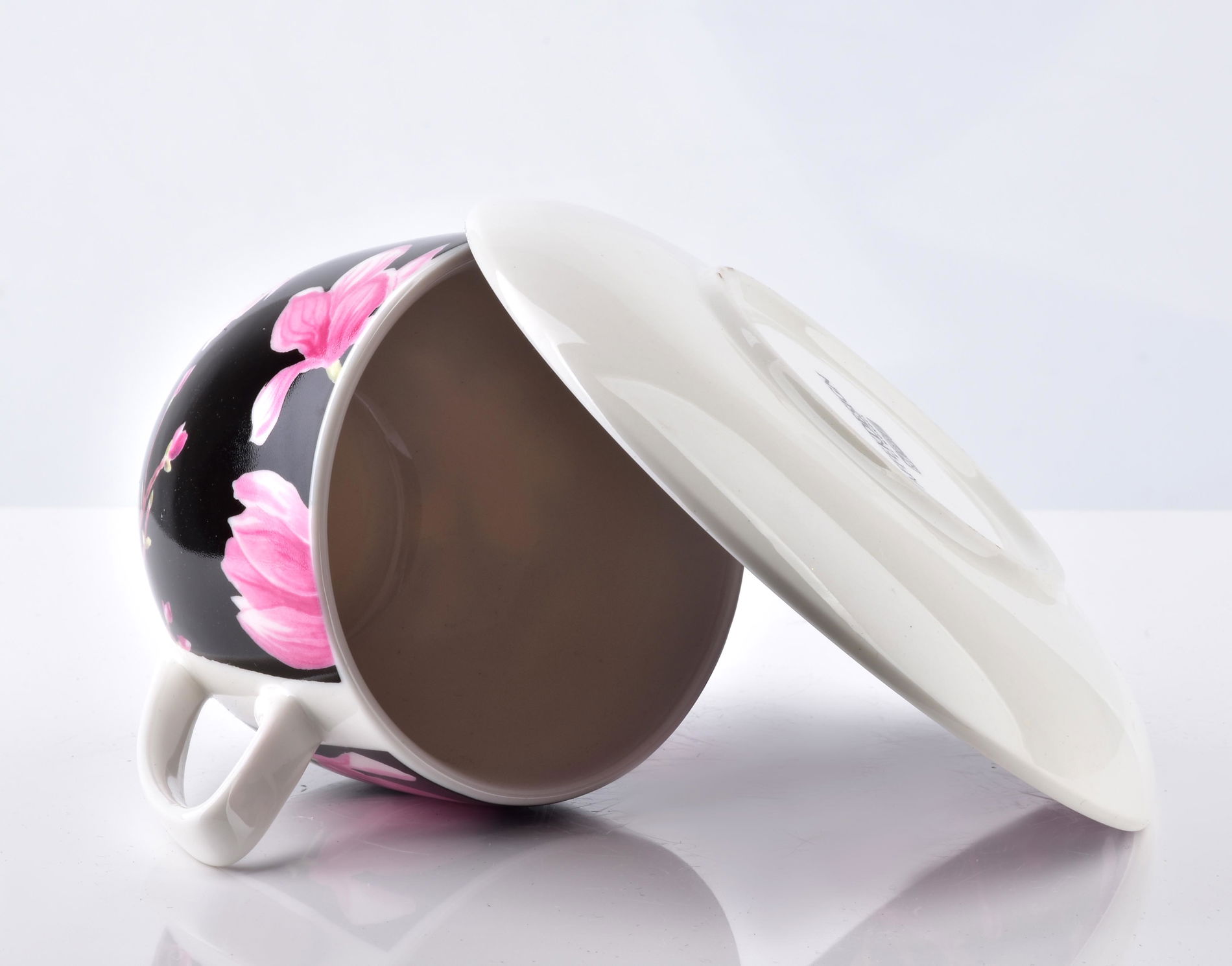 Porcelánové šálky na kávu a čaj s tanierikmi AFFEK DESIGN AYLA MAGNOLIA ČIERNE 250 ml 6 ks.