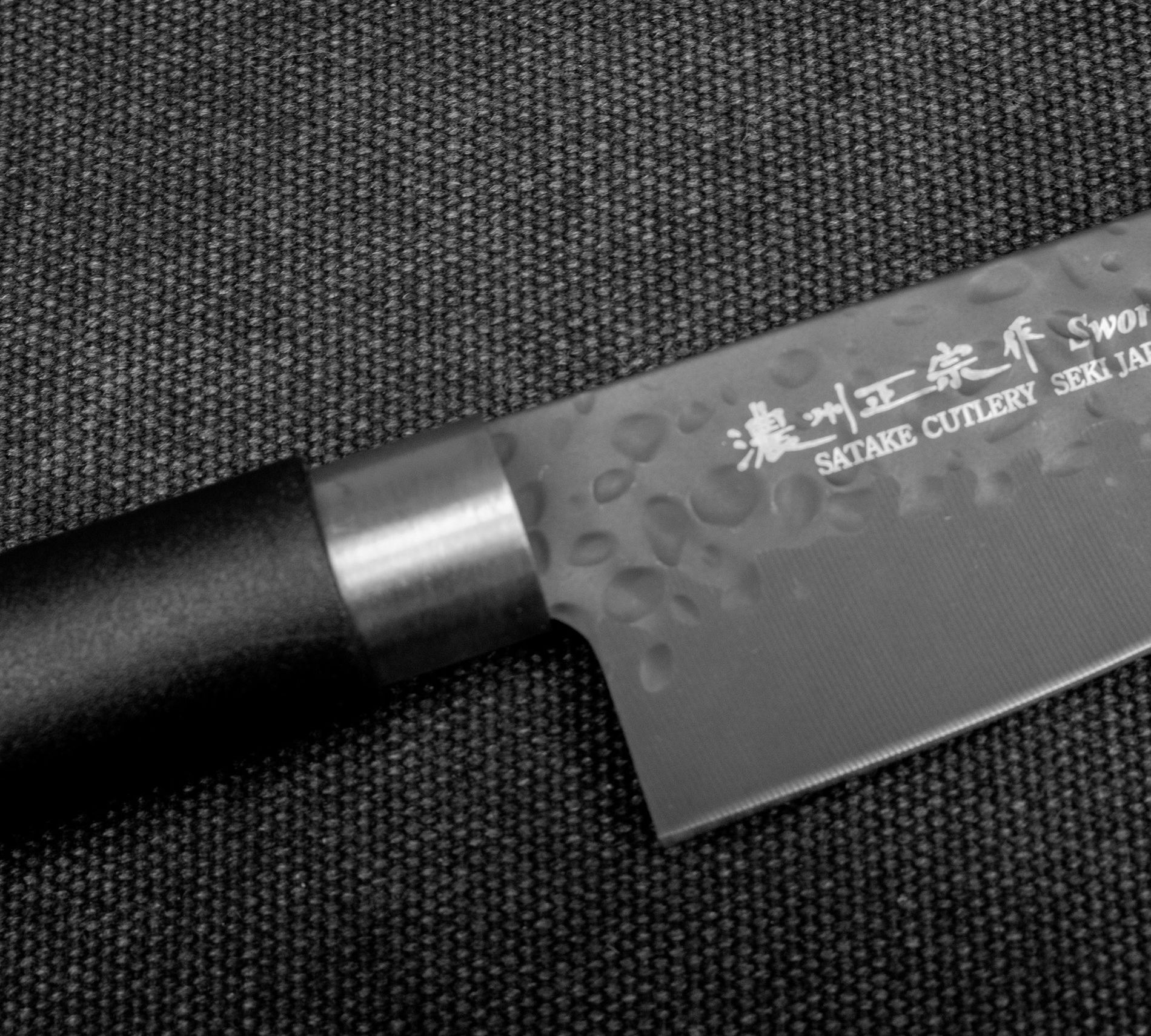 SATAKE Sword Smith Black 17 cm černý - nůž Santoku z nerezové oceli