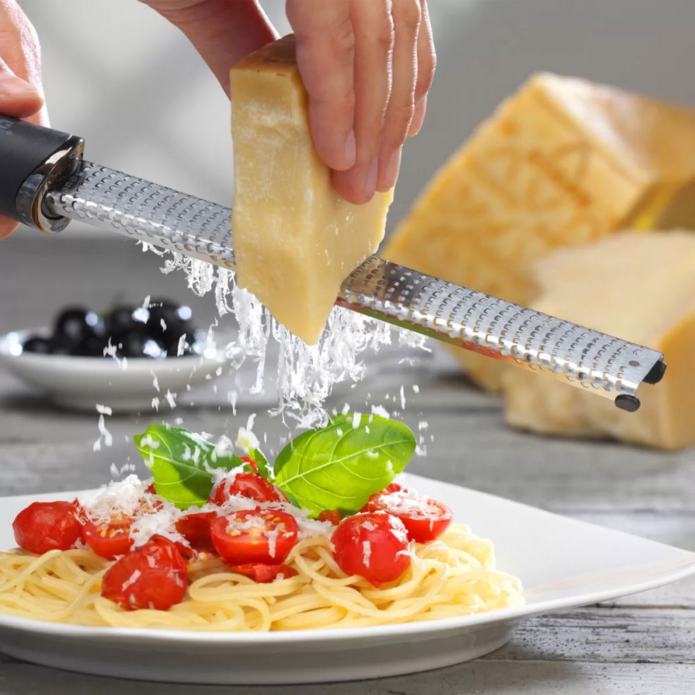 Microplane Premium čierna - Strúhadlo na syr / parmezán z nehrdzavejúcej ocele