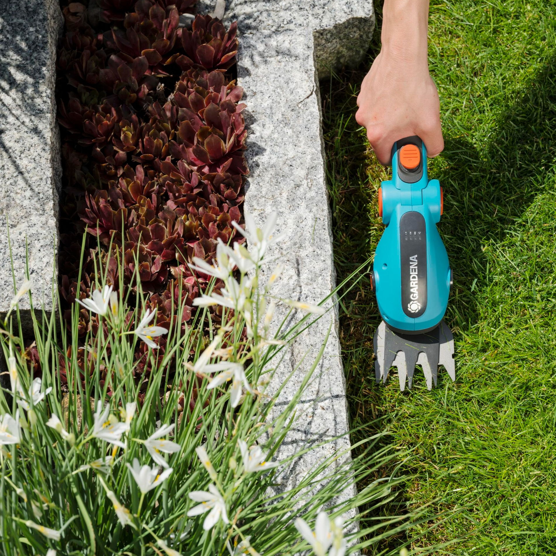 GARDENA ComfortCut Li - akumulátorové nožnice na trávu
