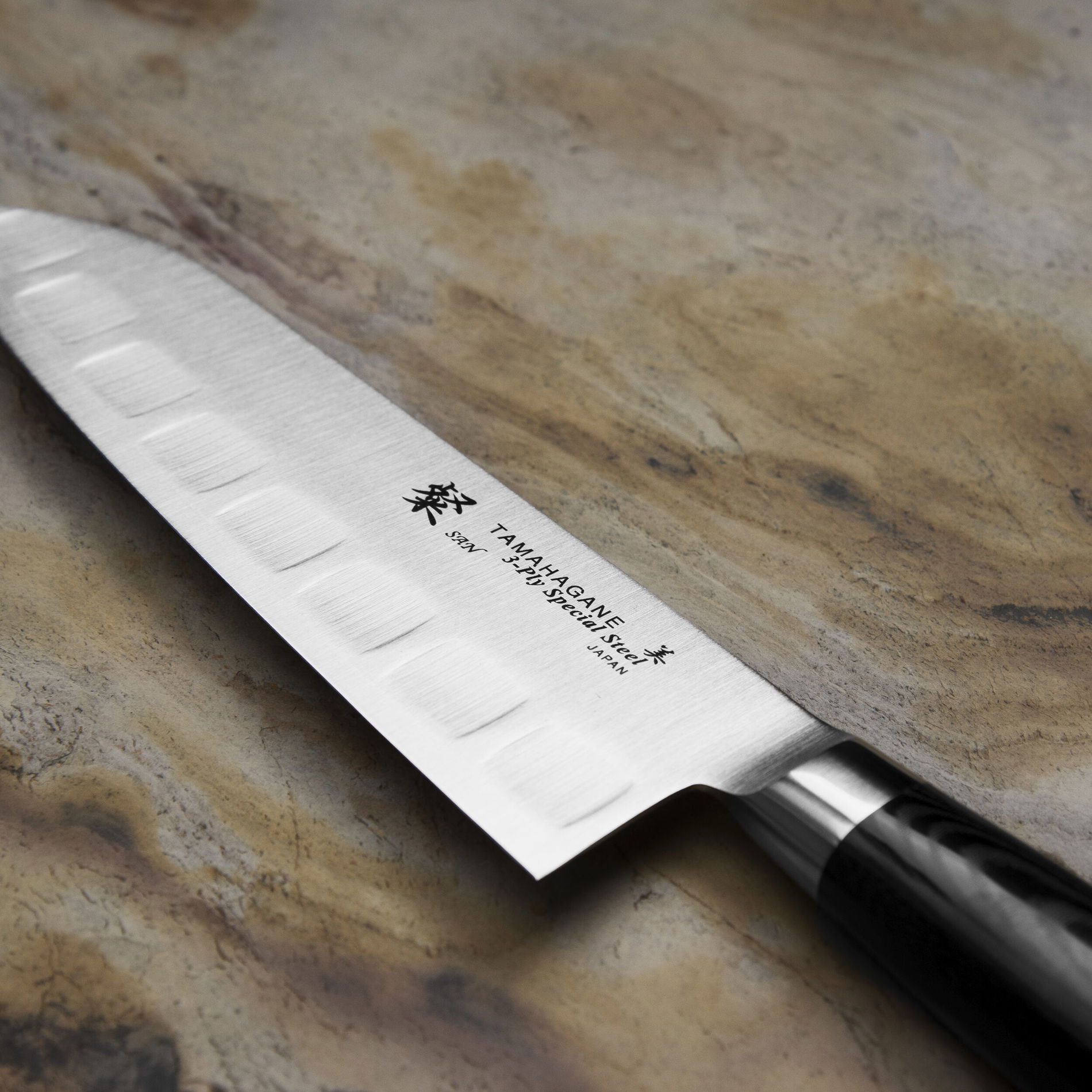 TAMAHAGANE San VG-5 Black 17,5 cm - japonský nôž Santoku z nehrdzavejúcej ocele