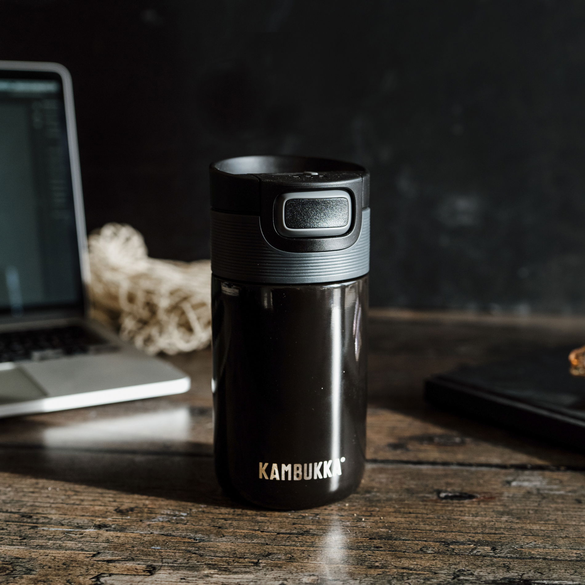 KAMBUKKA Etna Pitch Black 300 ml čierny - termo pohár z nerezovej ocele